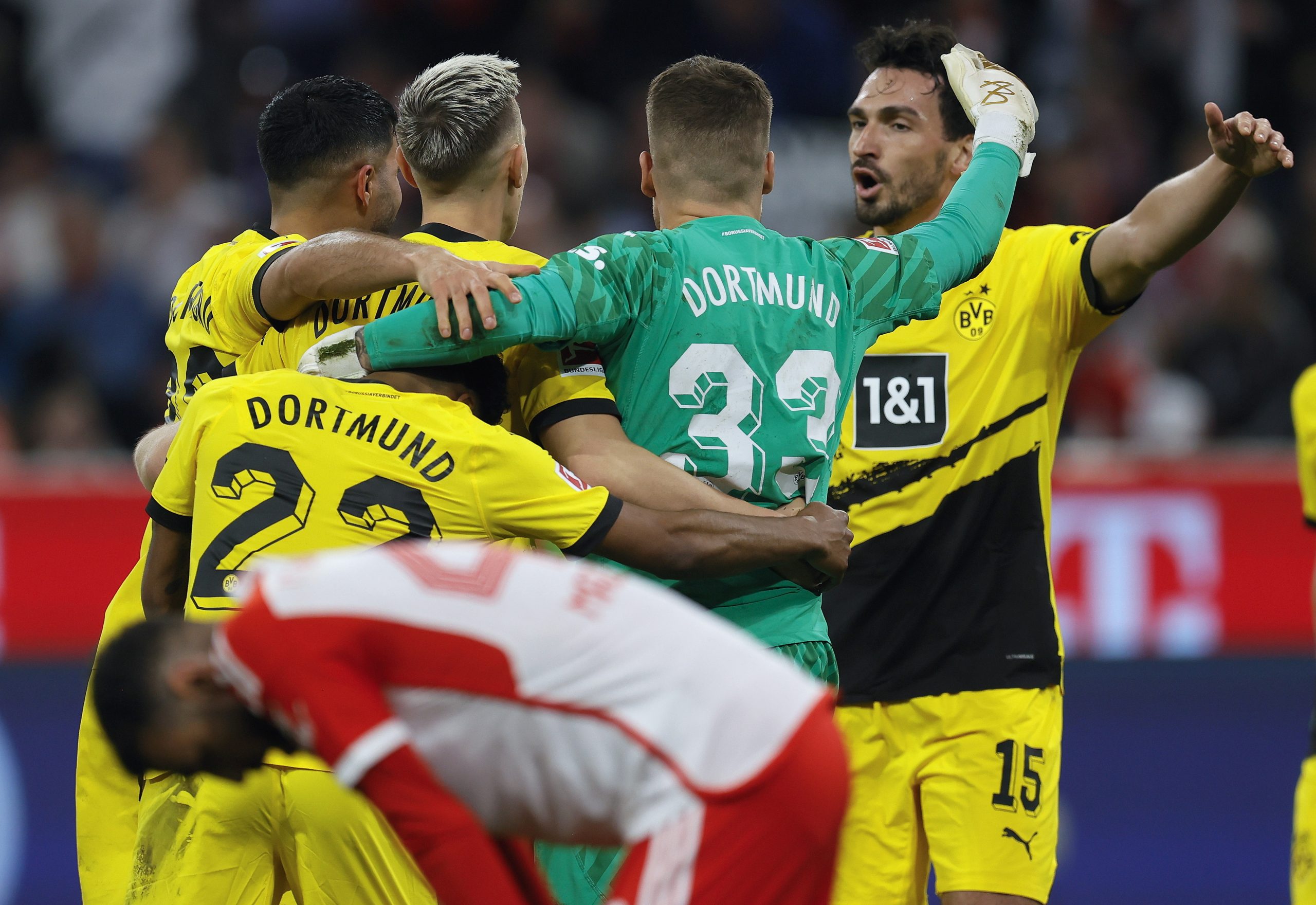 Bayern perde em casa com o Dortmund e fica a 13 pontos do líder Leverkusen