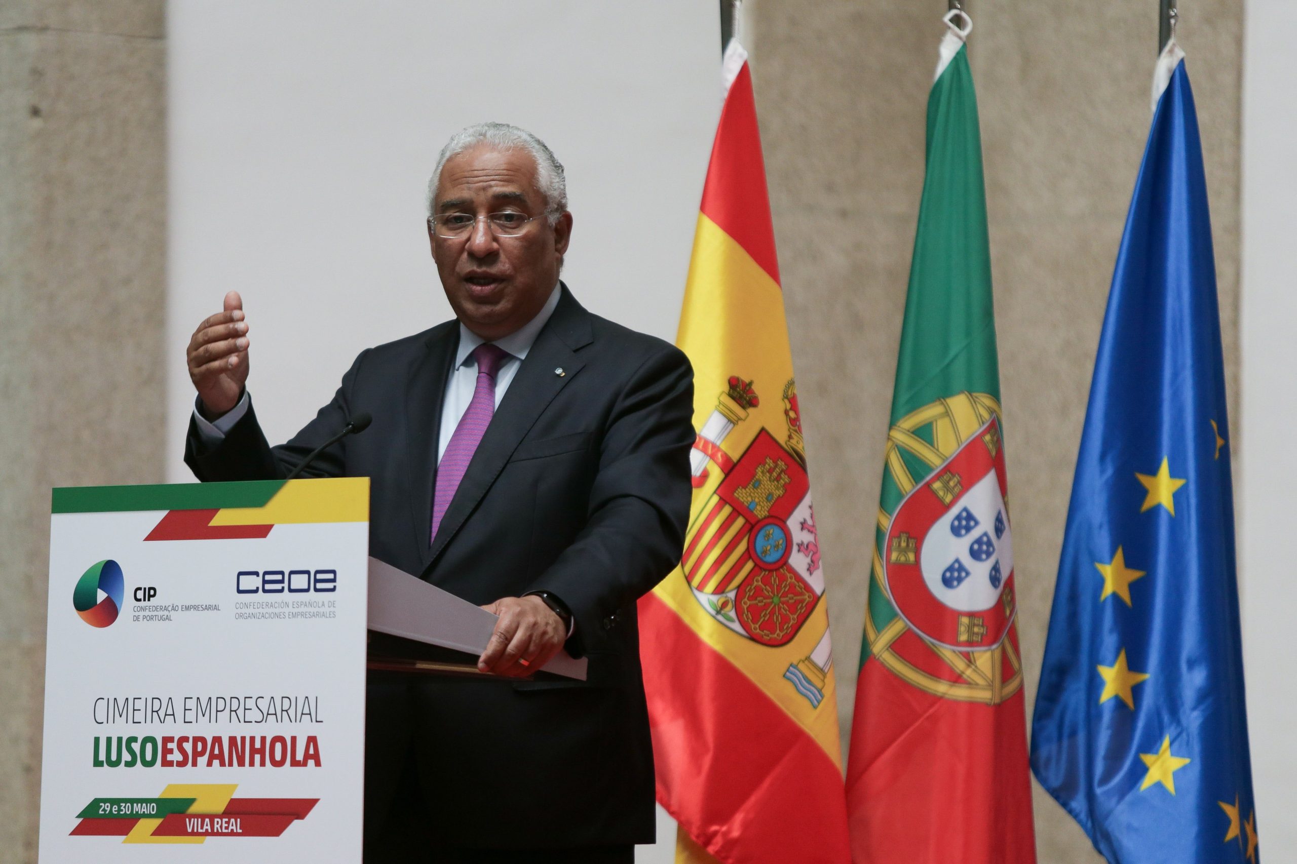 “Ninguém deixa de ser ministro para ser presidente do Eurogrupo”, diz António Costa