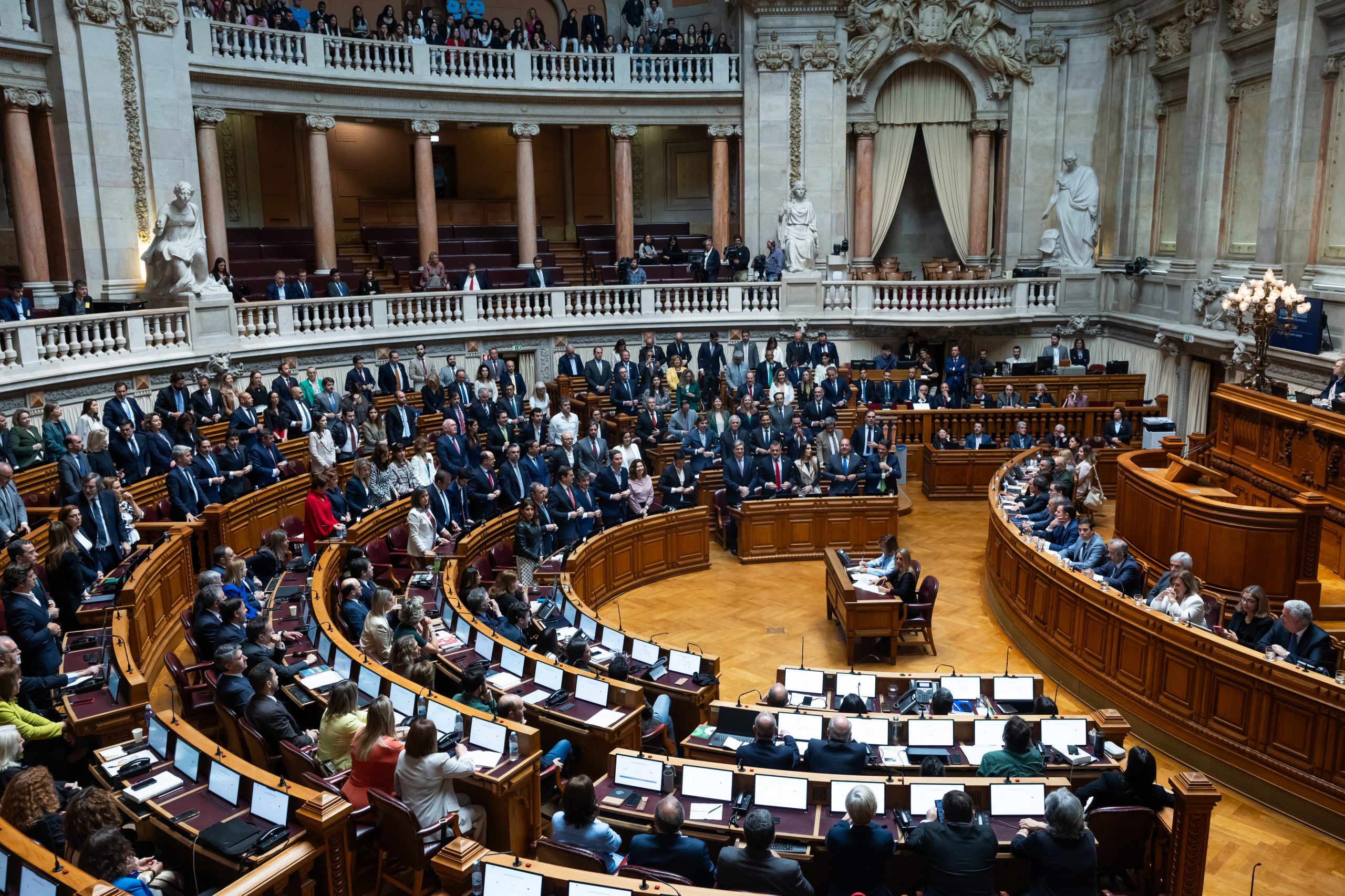 Parlamento chumba moção de rejeição do PCP ao programa do executivo