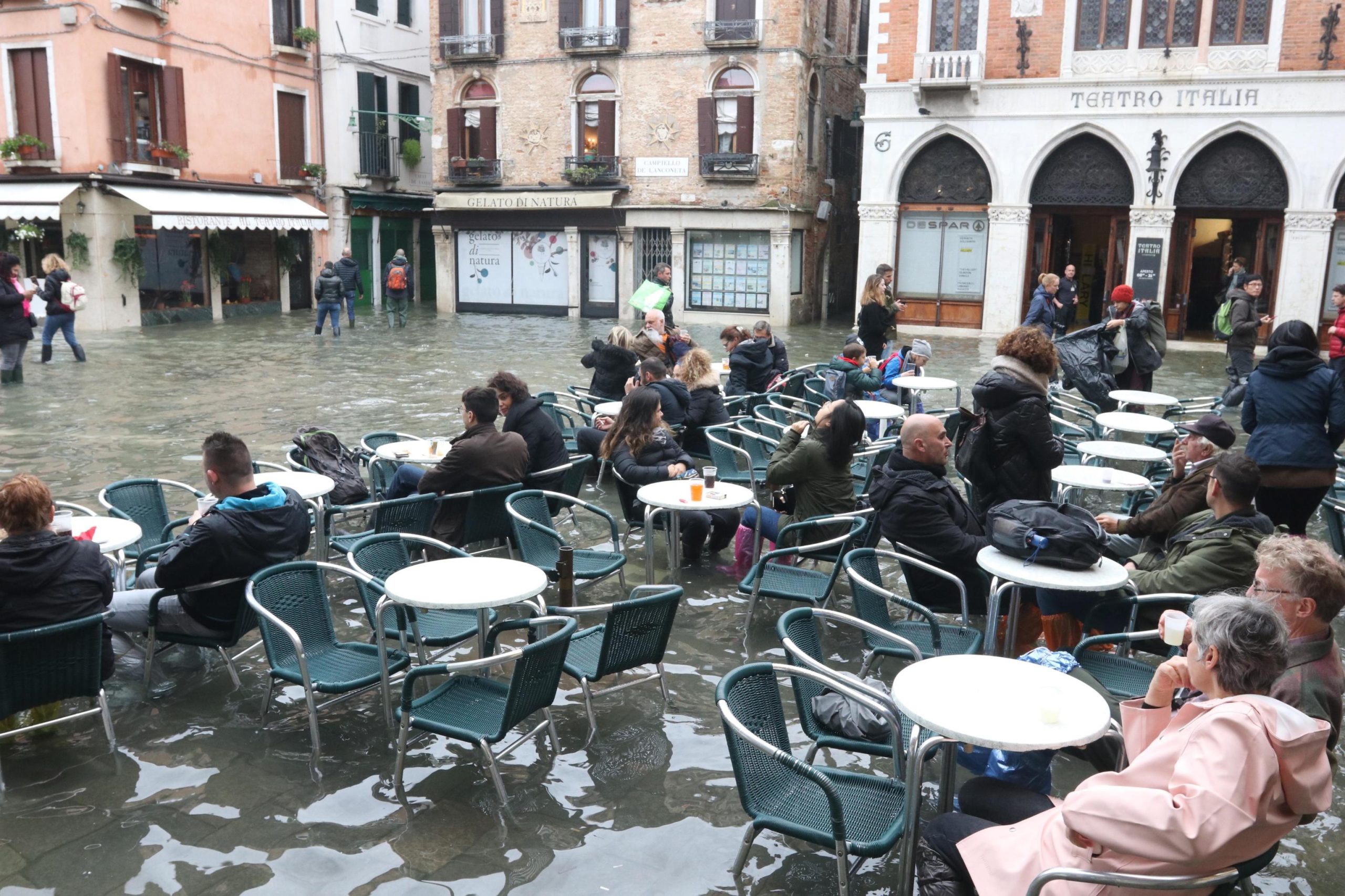 Veneza regista maré menor, mas Florença e Pisa continuam sob alerta devido ao mau tempo