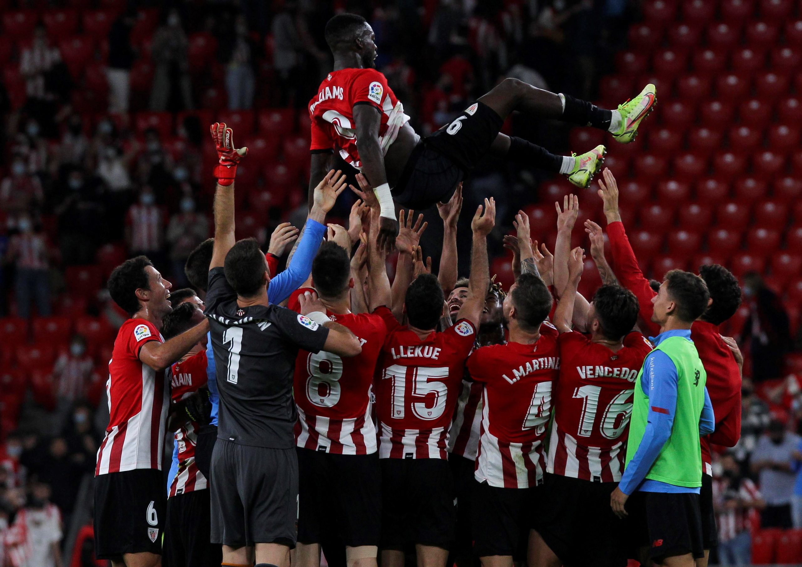 Athletic Bilbau vence Alavés e sobe a sexto em Espanha