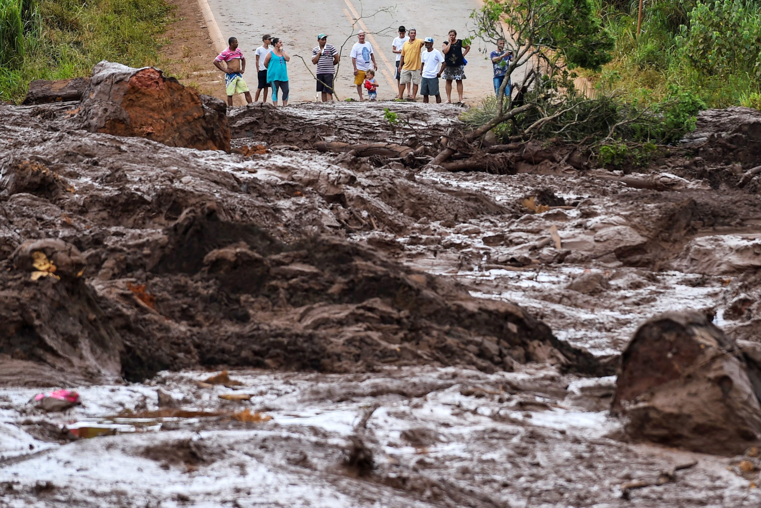 Brasil: Sobe para 121 o número de mortos na rutura da barragem em Brumadinho
