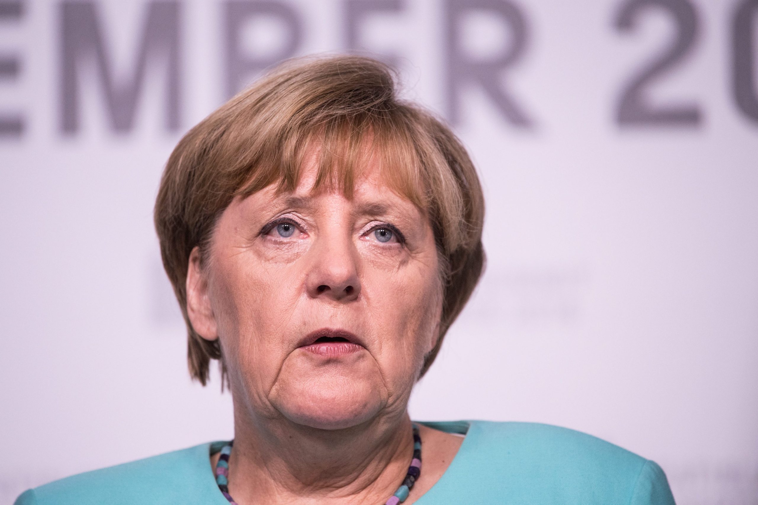 Merkel quer mais acordos para repatriar migrantes