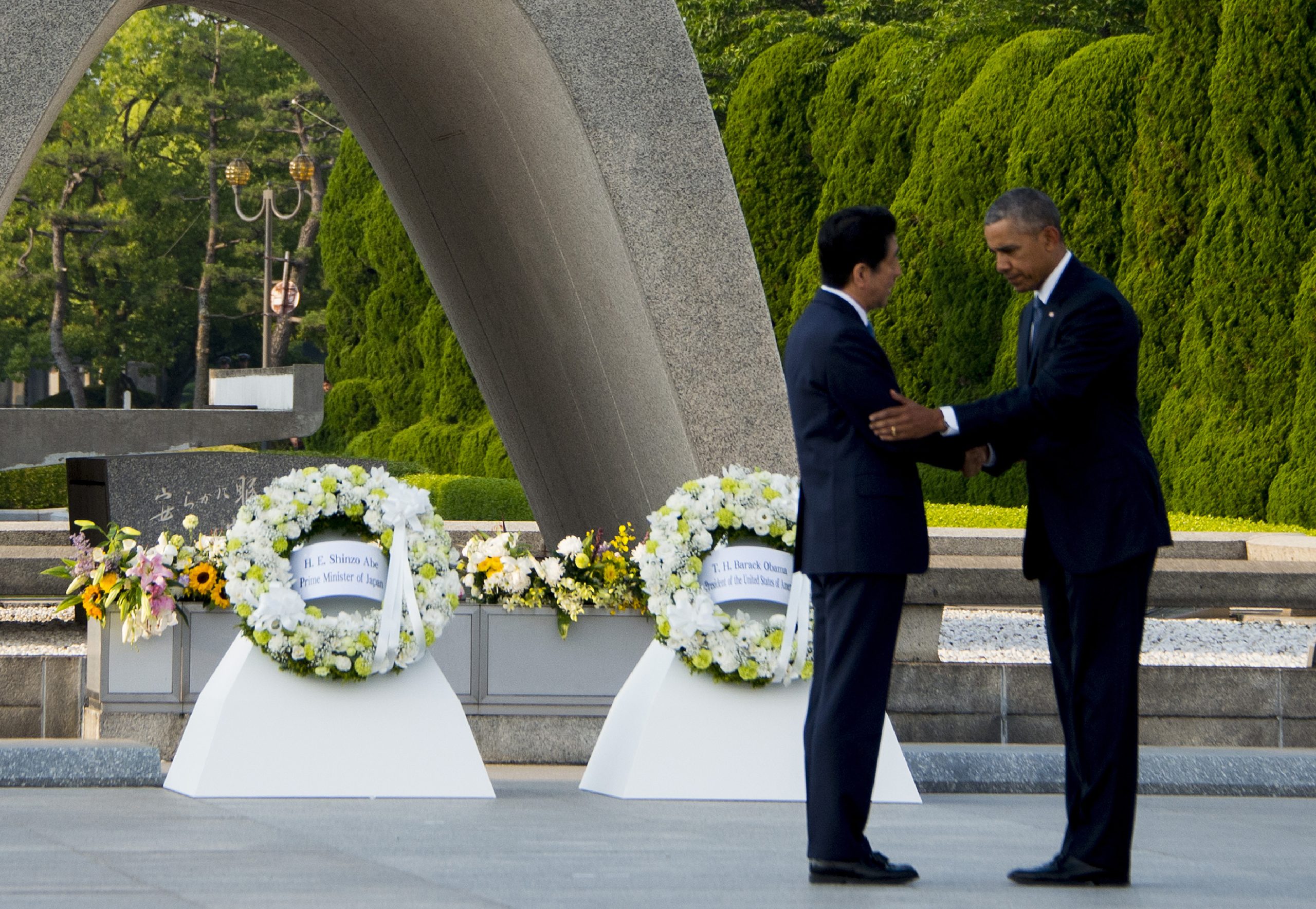 Primeiro-ministro japonês visita Pearl Harbor