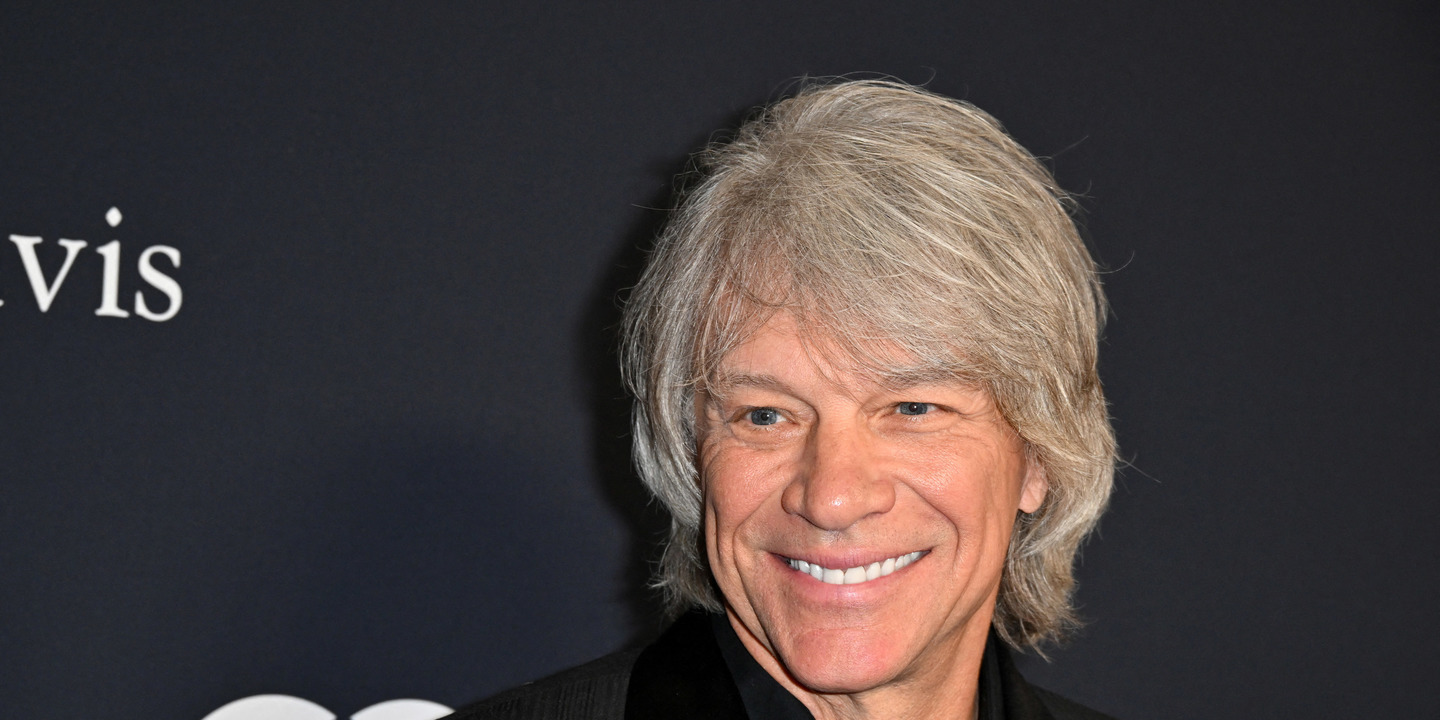 Cantor Jon Bon Jovi impede mulher de saltar de ponte pedonal nos EUA
