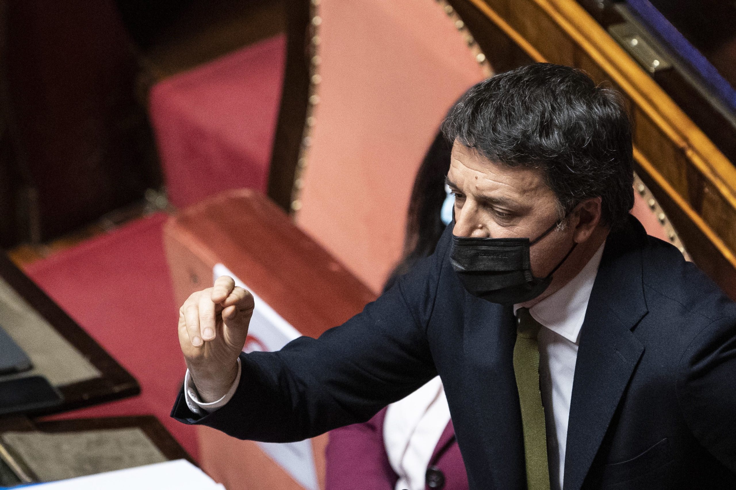 Antigo primeiro-ministro italiano Matteo Renzi recebeu envelope com duas balas