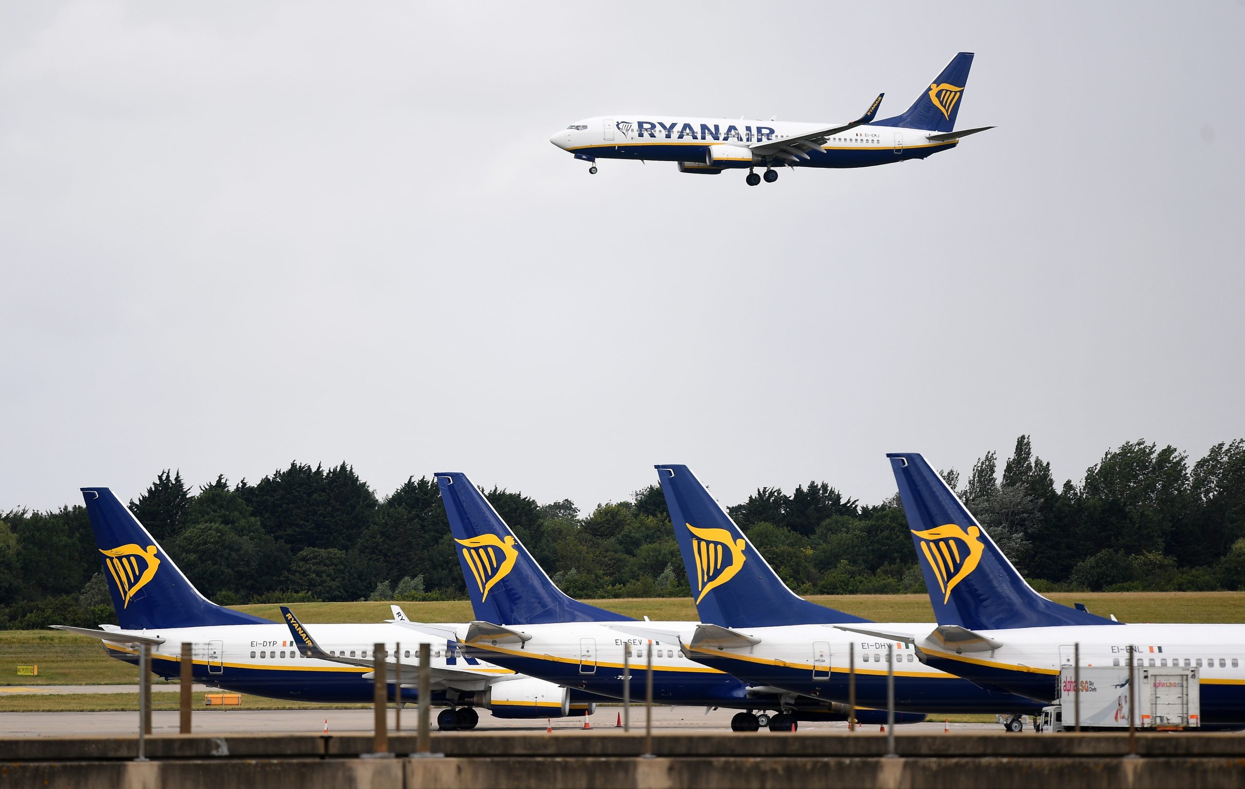 Avião da Ryanair aterra em segurança em Oslo depois de ameaça de bomba