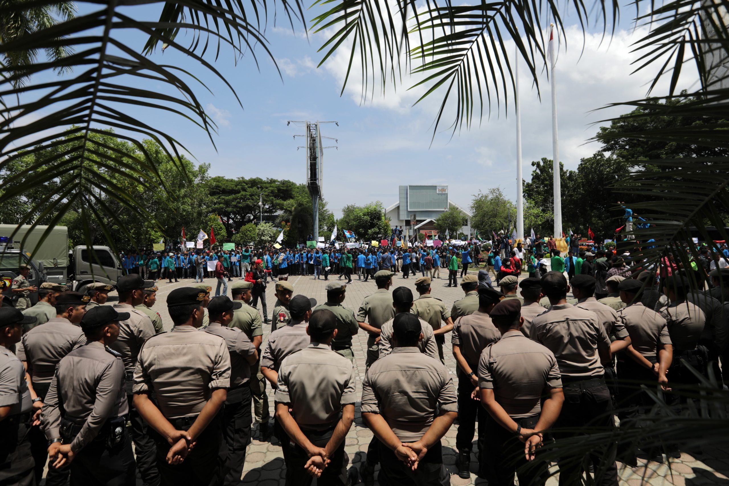 Duas pessoas morreram em manifestações contra nova lei na Indonésia