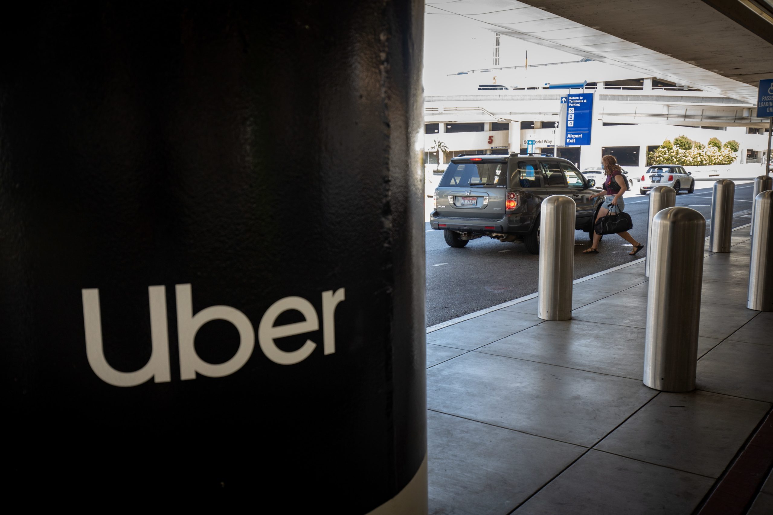 “Mais autonomia e total liberdade de escolha”. Uber testa serviço exclusivo para mulheres em Portugal