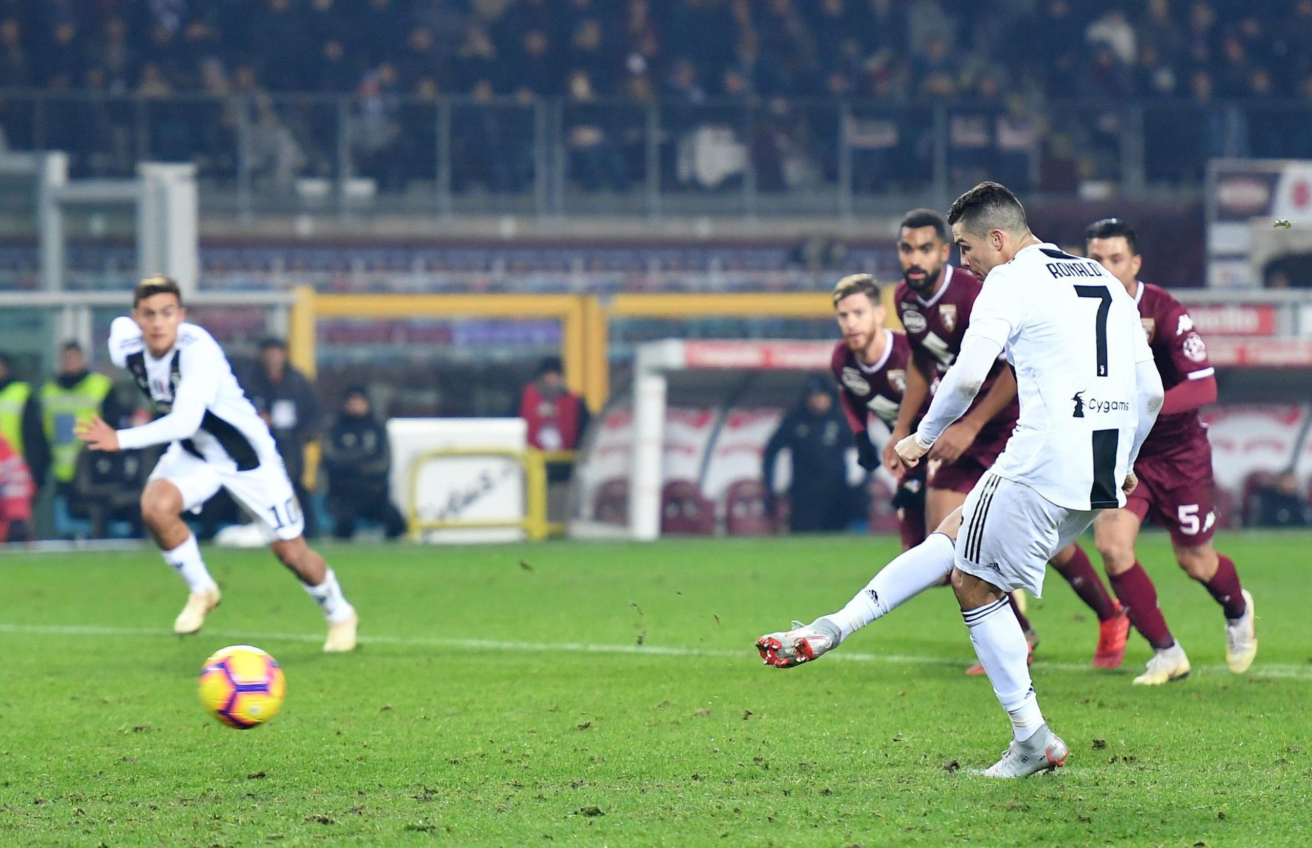 Juventus vence Torino com penálti de Cristiano Ronaldo
