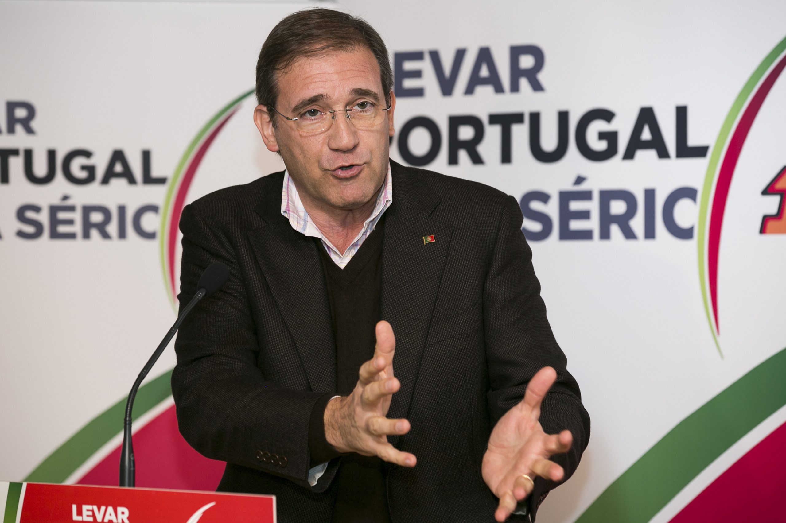 Passos Coelho diz que redução do desemprego é “boa notícia”