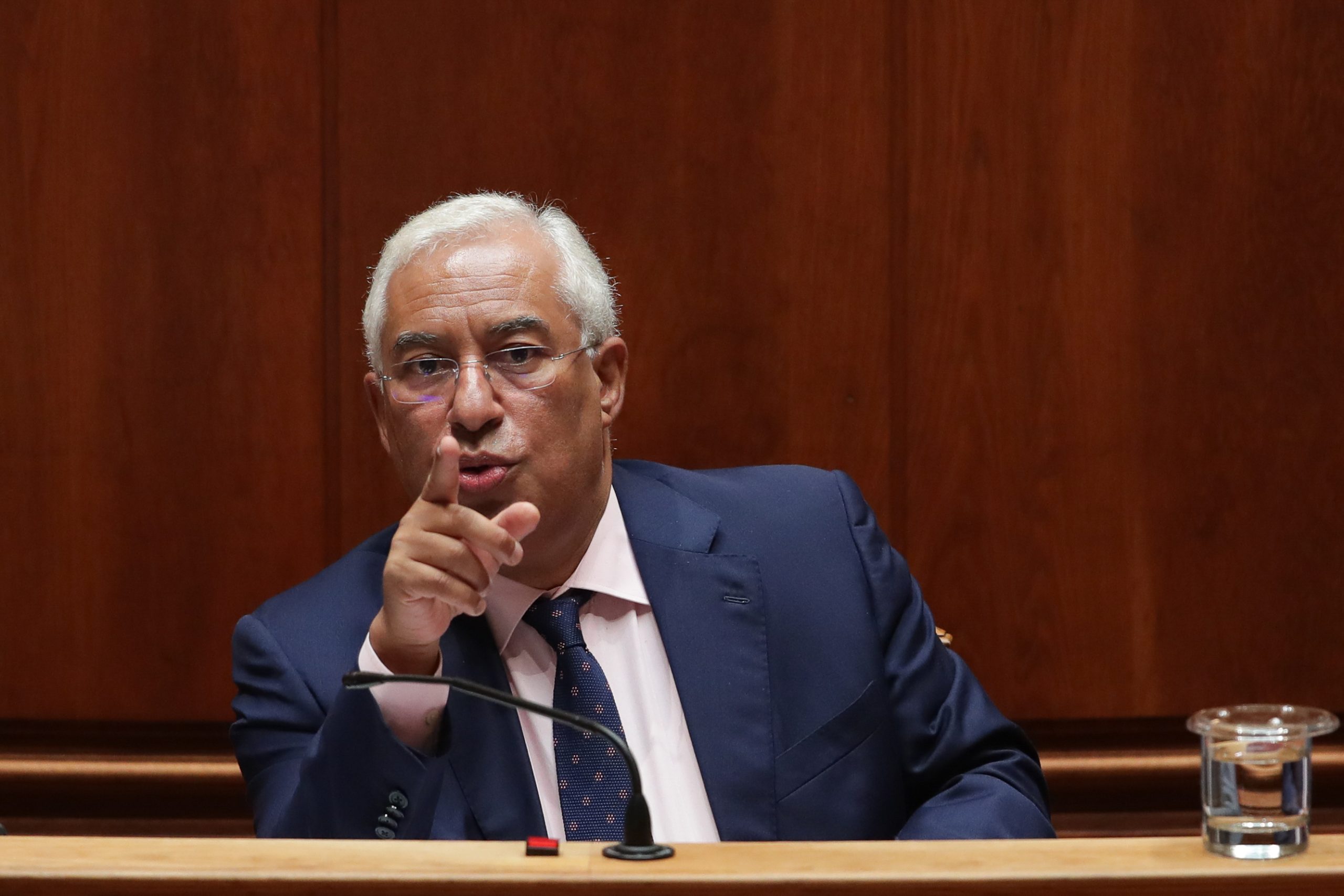 Chega acusa Costa de “absoluta falta de decência” por declarações sobre médicos. CDS diz que PM deve “retratar-se publicamente”