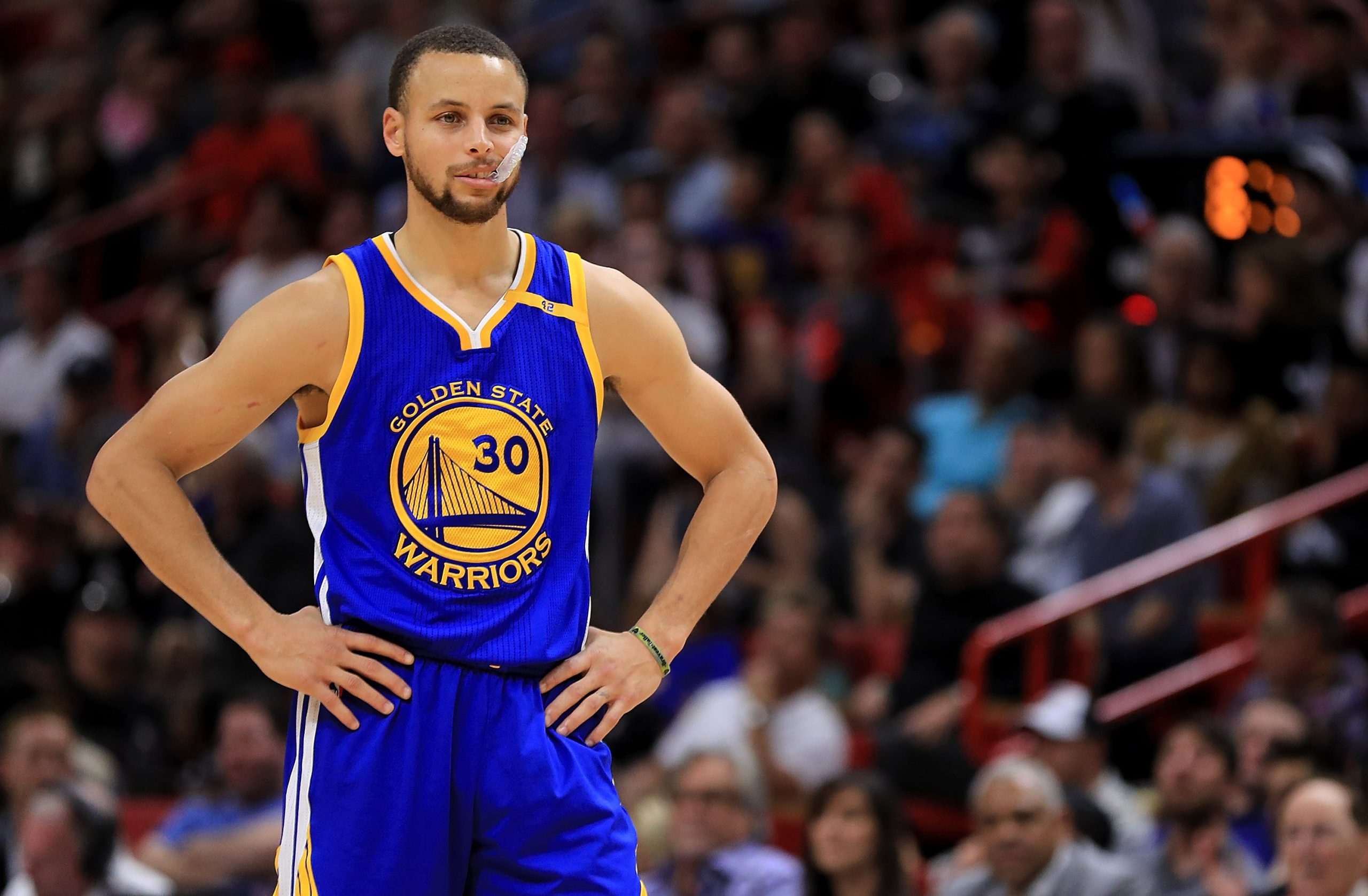 NBA: Warriors na final do Oeste à espera de Rockets ou Spurs