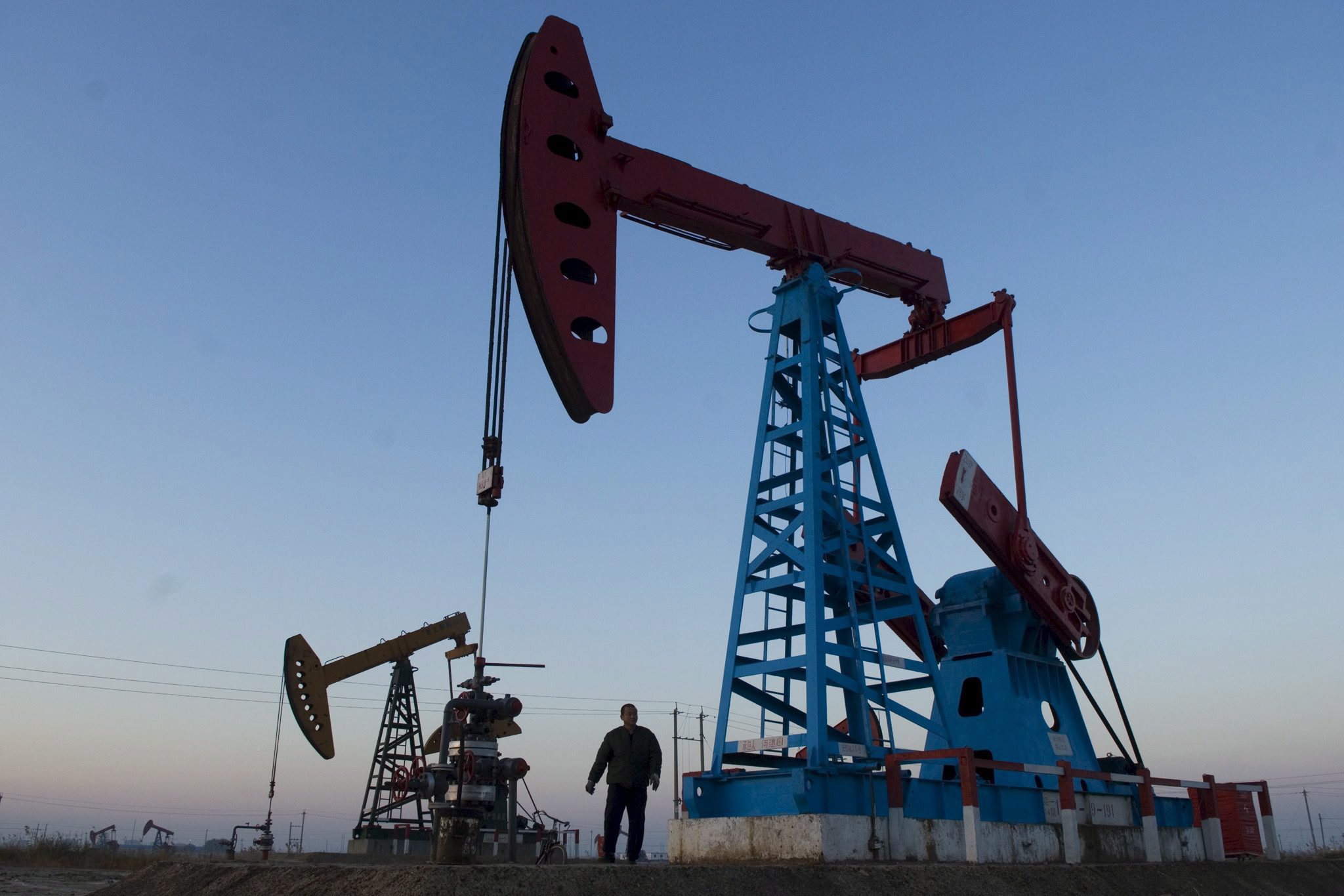 Produtores de petróleo mostram-se satisfeitos com redução da oferta e aumento de preços