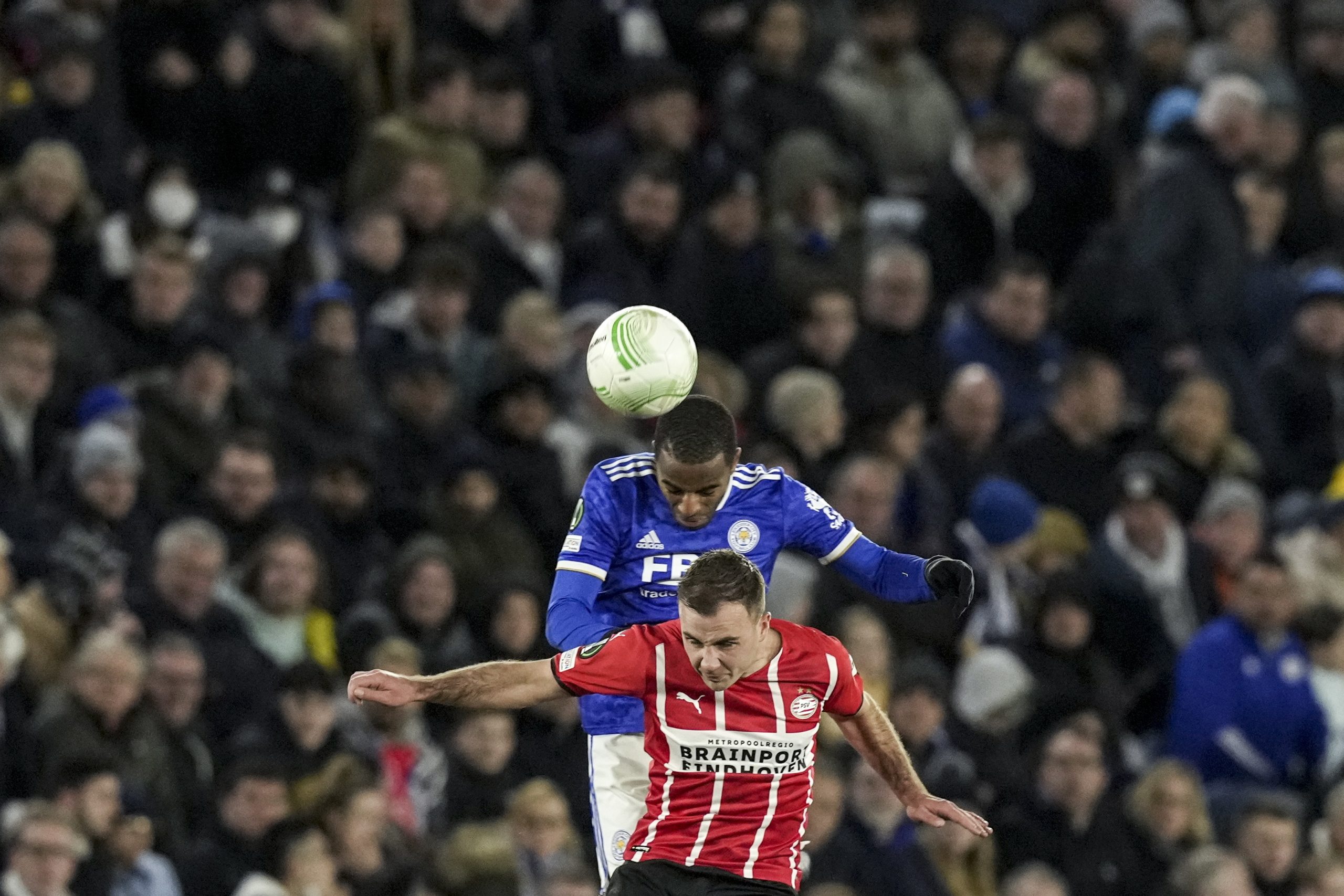 Golo do português Ricardo Pereira coloca Leicester nas meias-finais da Liga Conferência Europa
