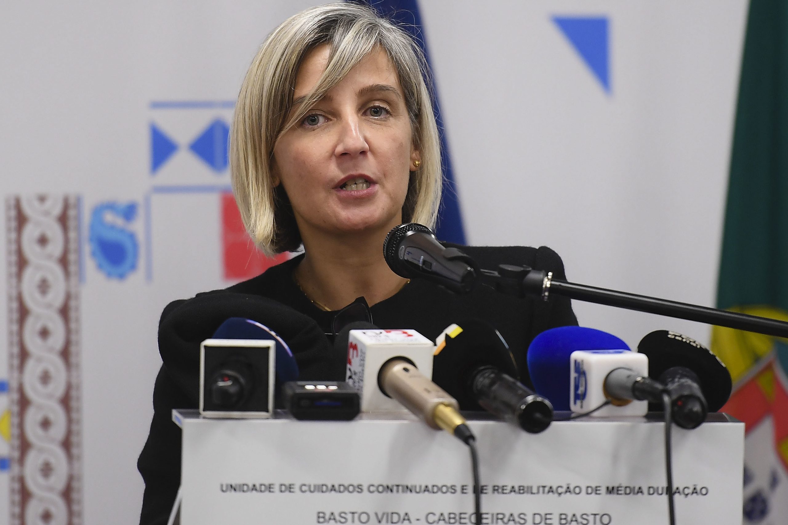 Ministra da Saúde diz que vai acompanhar situação das demissões no Hospital D. Estefânia