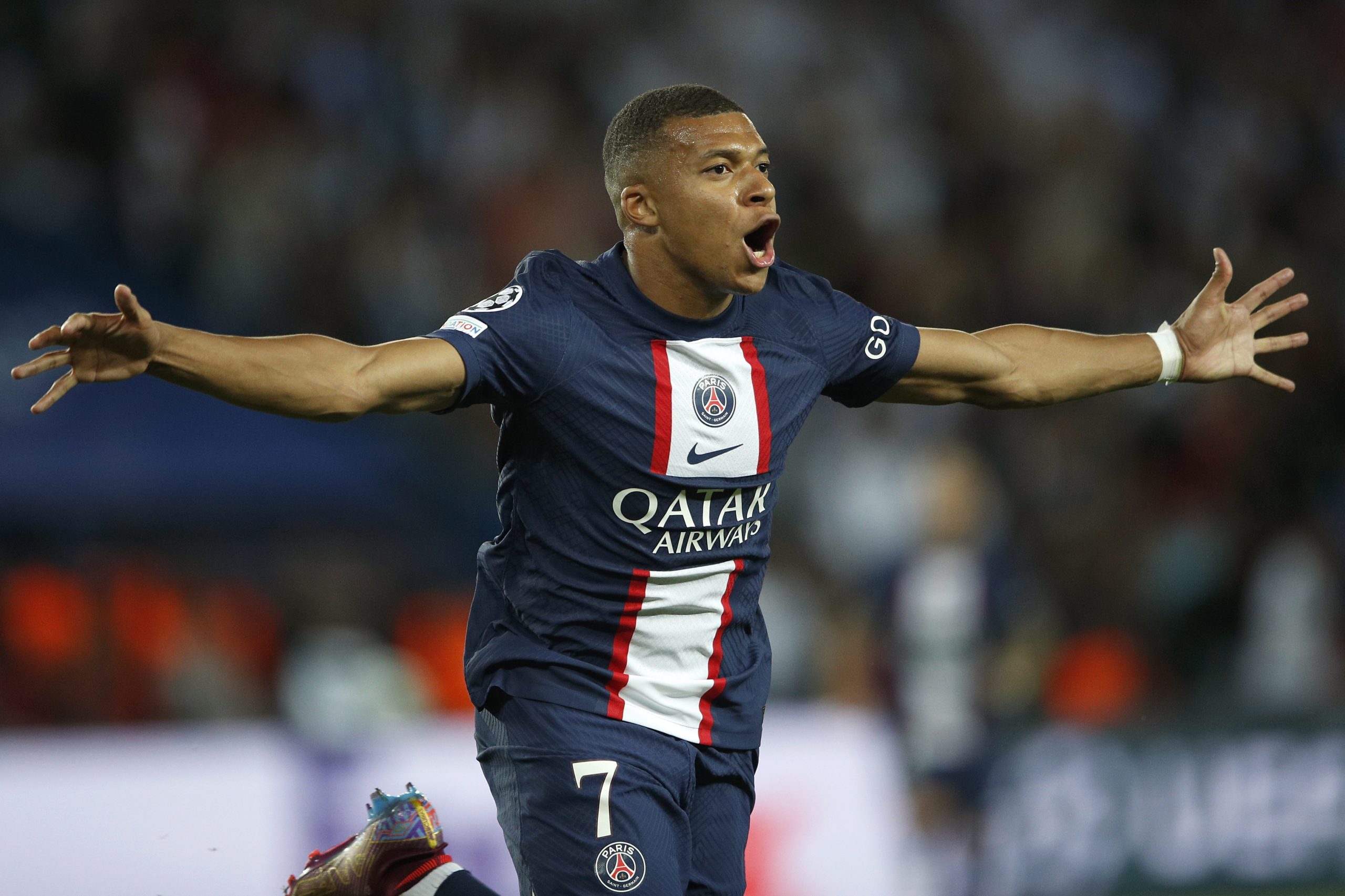 França: Mbappé participa em sessão publicitária após federação prometer alterar contrato