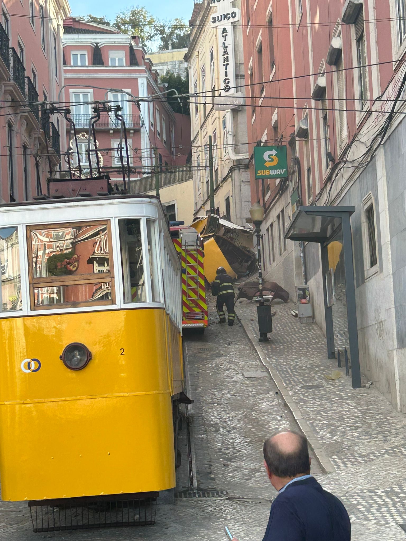 Treino da Seleção Nacional começou com homenagem às vítimas do Elevador da Glória