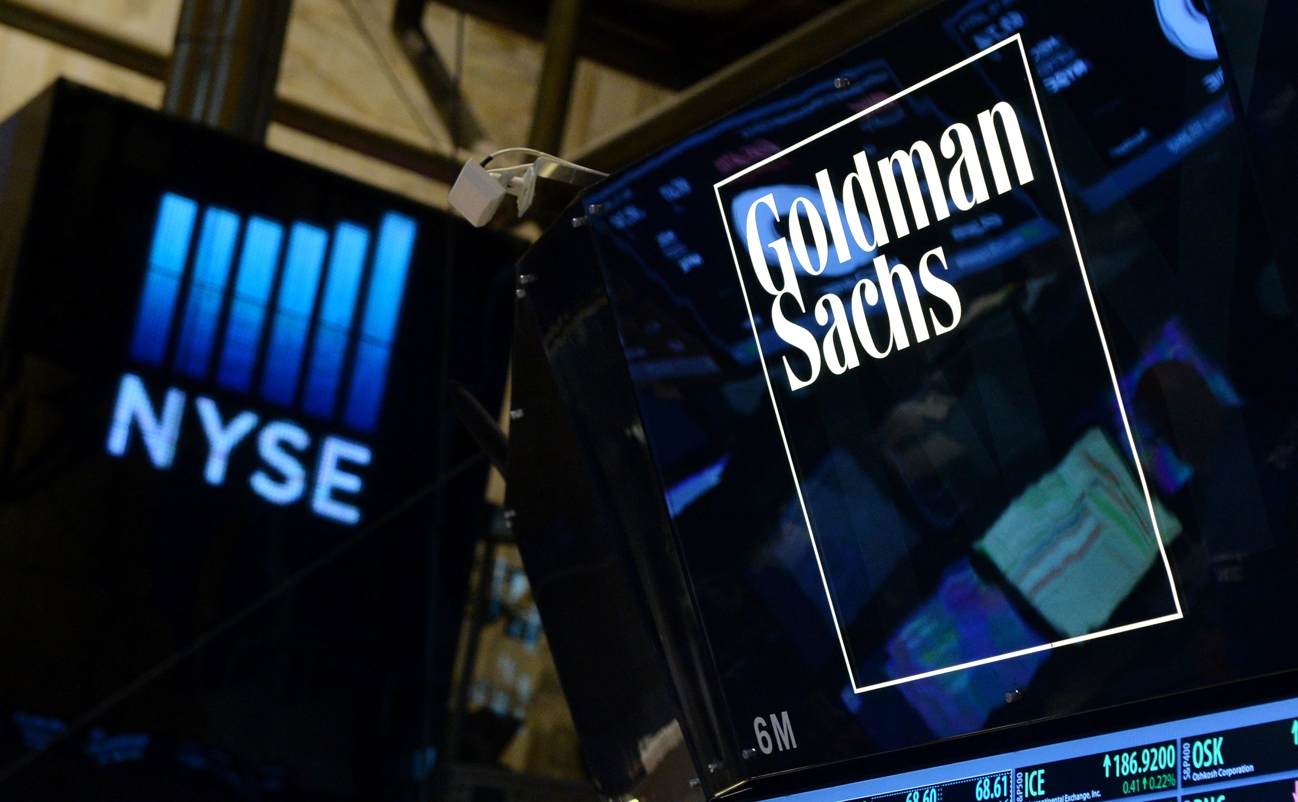 Lucros da Goldman Sachs baixam 35% no primeiro semestre