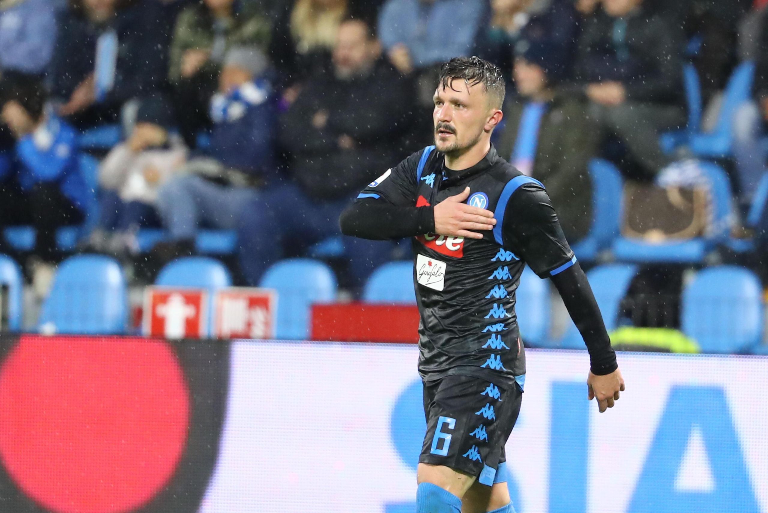 Nápoles volta a vencer e continua a liderar a Serie A