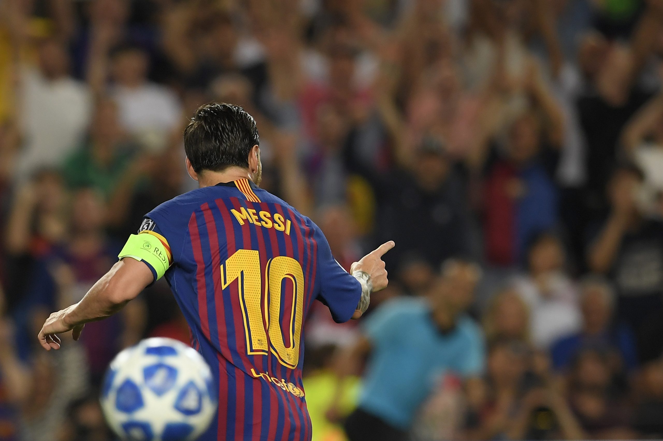 Liga dos Campeões: Messi faz ‘hat-trick’ na goleada ao PSV Eindhoven