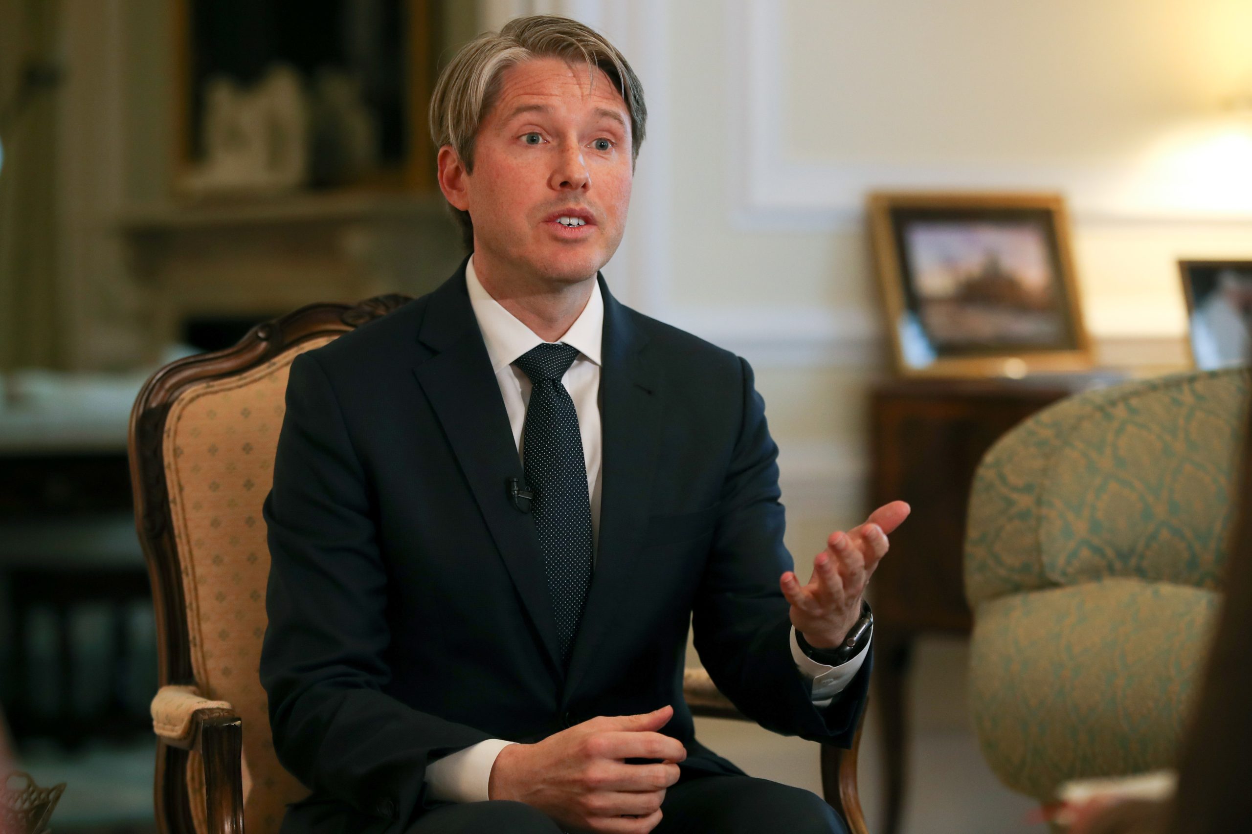 Robert Strayer, um dos rostos dos alertas sobre perigos da Huawei, deixa Administração Trump