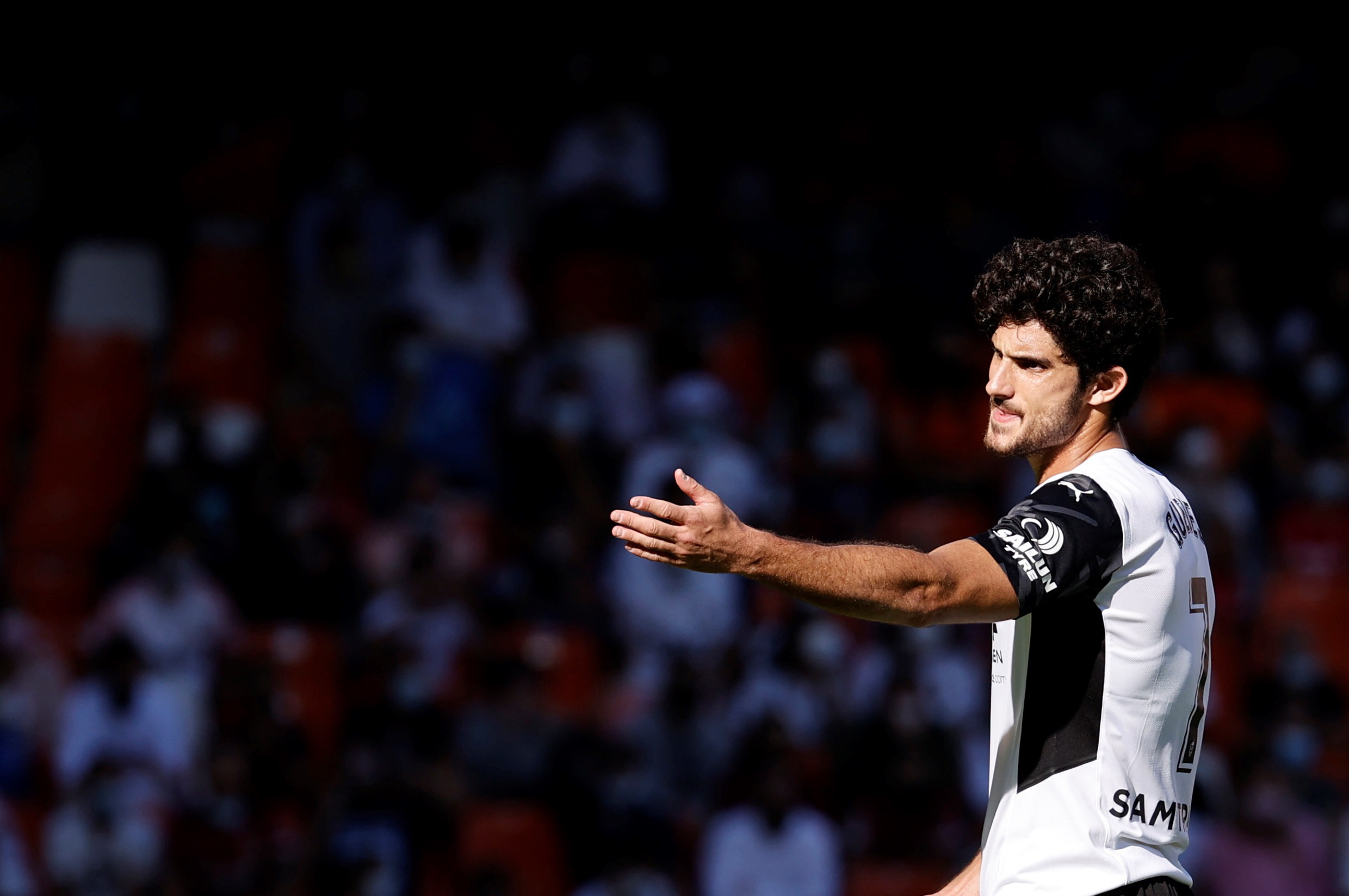 Gonçalo Guedes ajuda Valência a recuperar para o empate caseiro