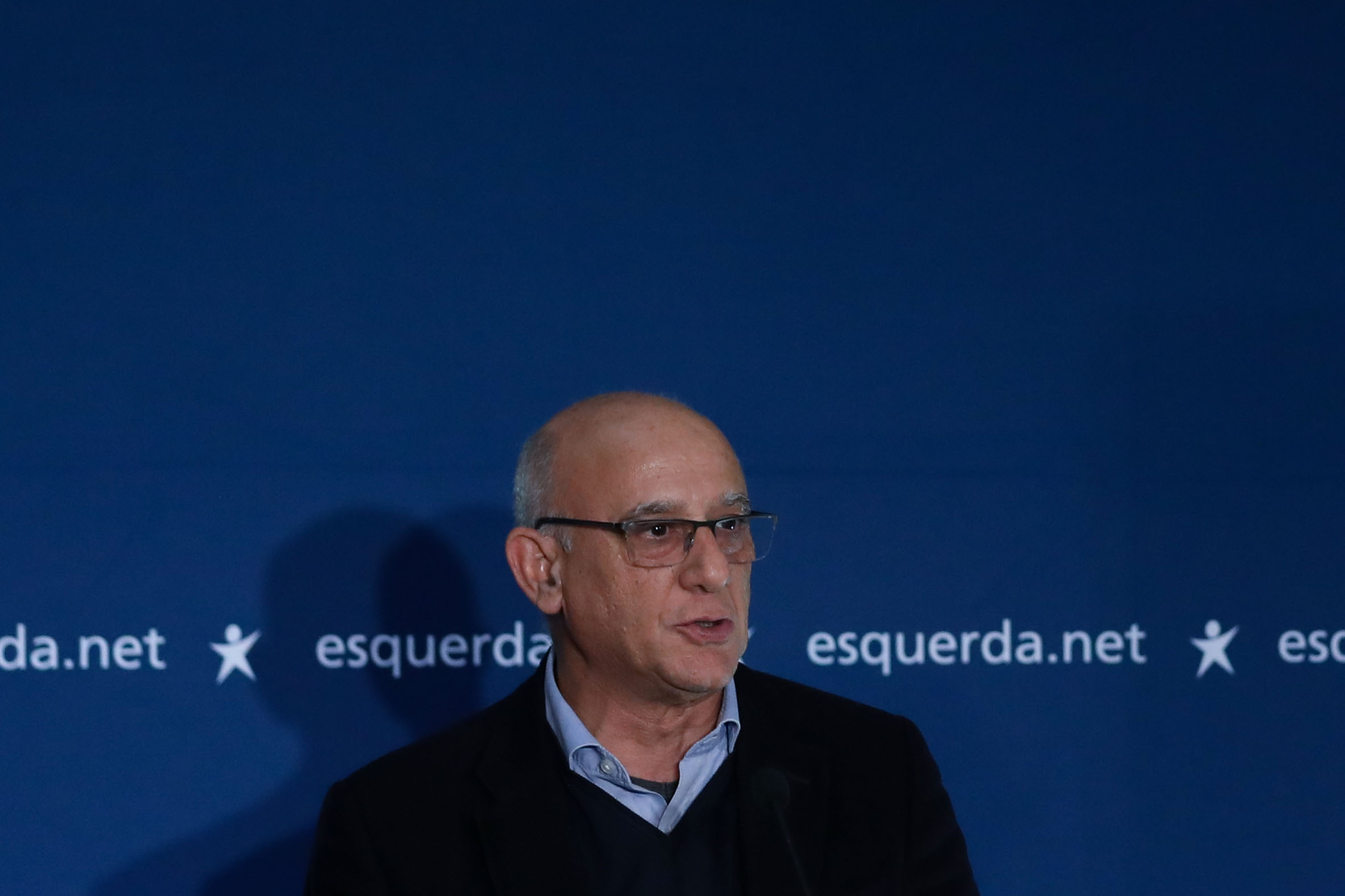 Vereador da Educação em Lisboa ameaça autarca com “um par de murros” nas “fuças” no Facebook