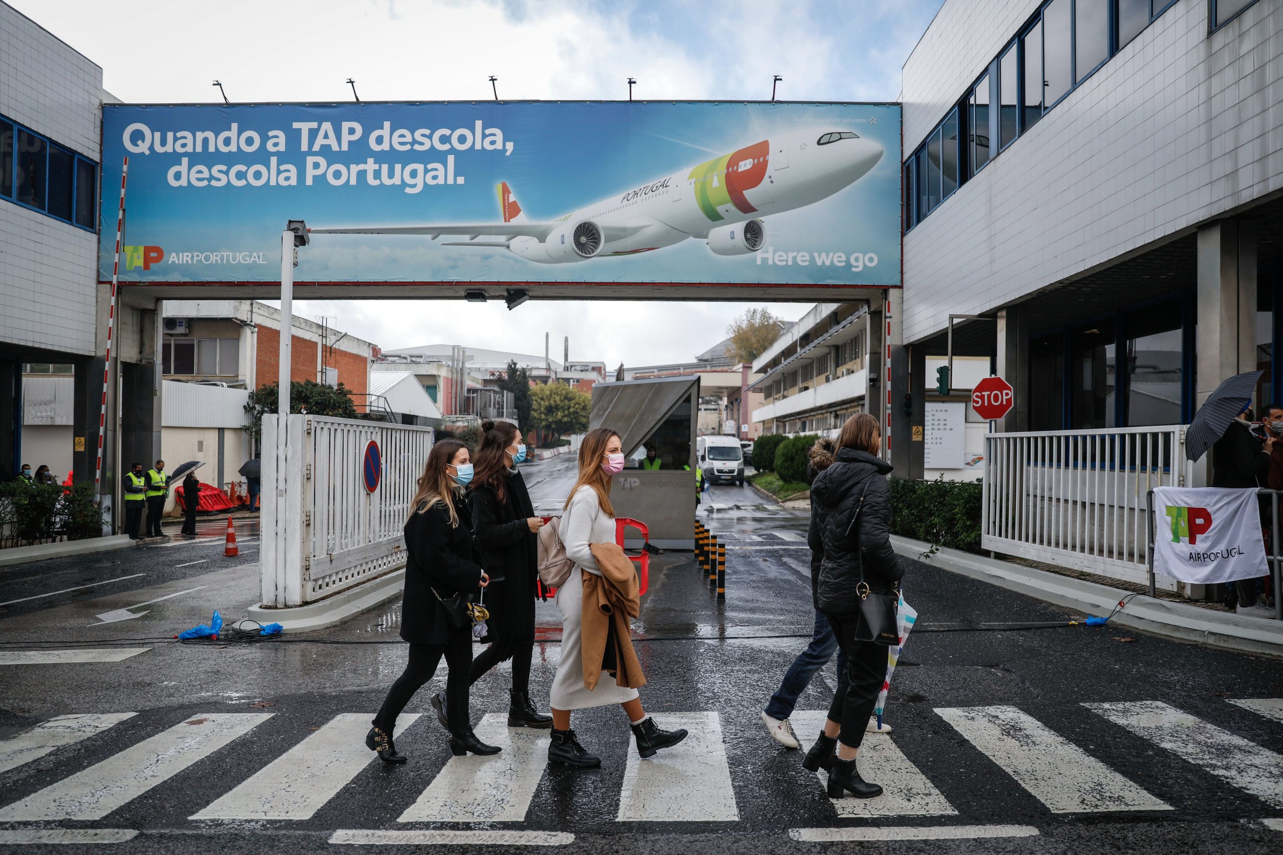 Polícias e elementos da Autoridade Tributária protestam nos aeroportos contra estacionamento pago