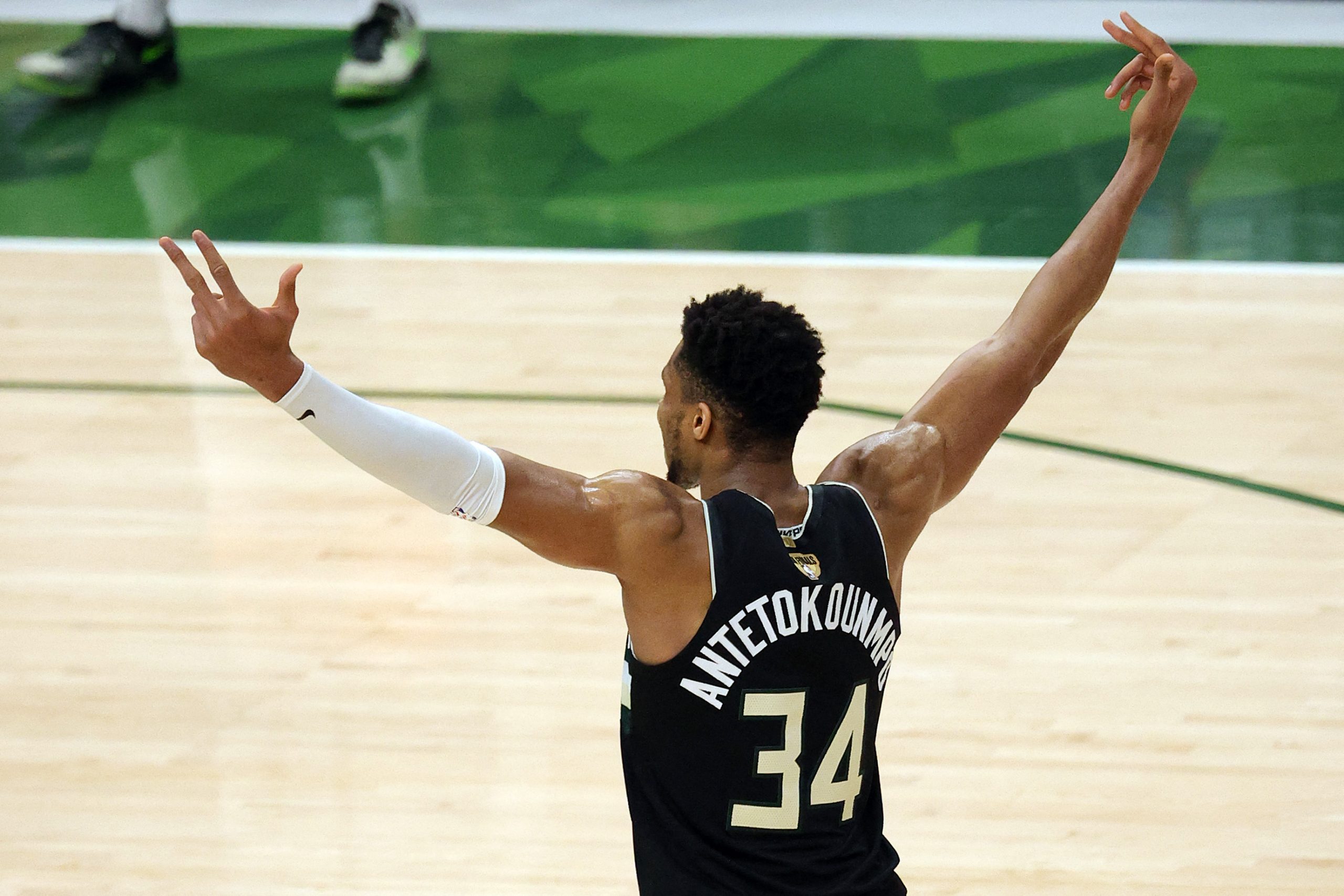 Giannis Antetokounmpo: “Isto devia fazer qualquer pessoa no mundo acreditar nos seus sonhos”