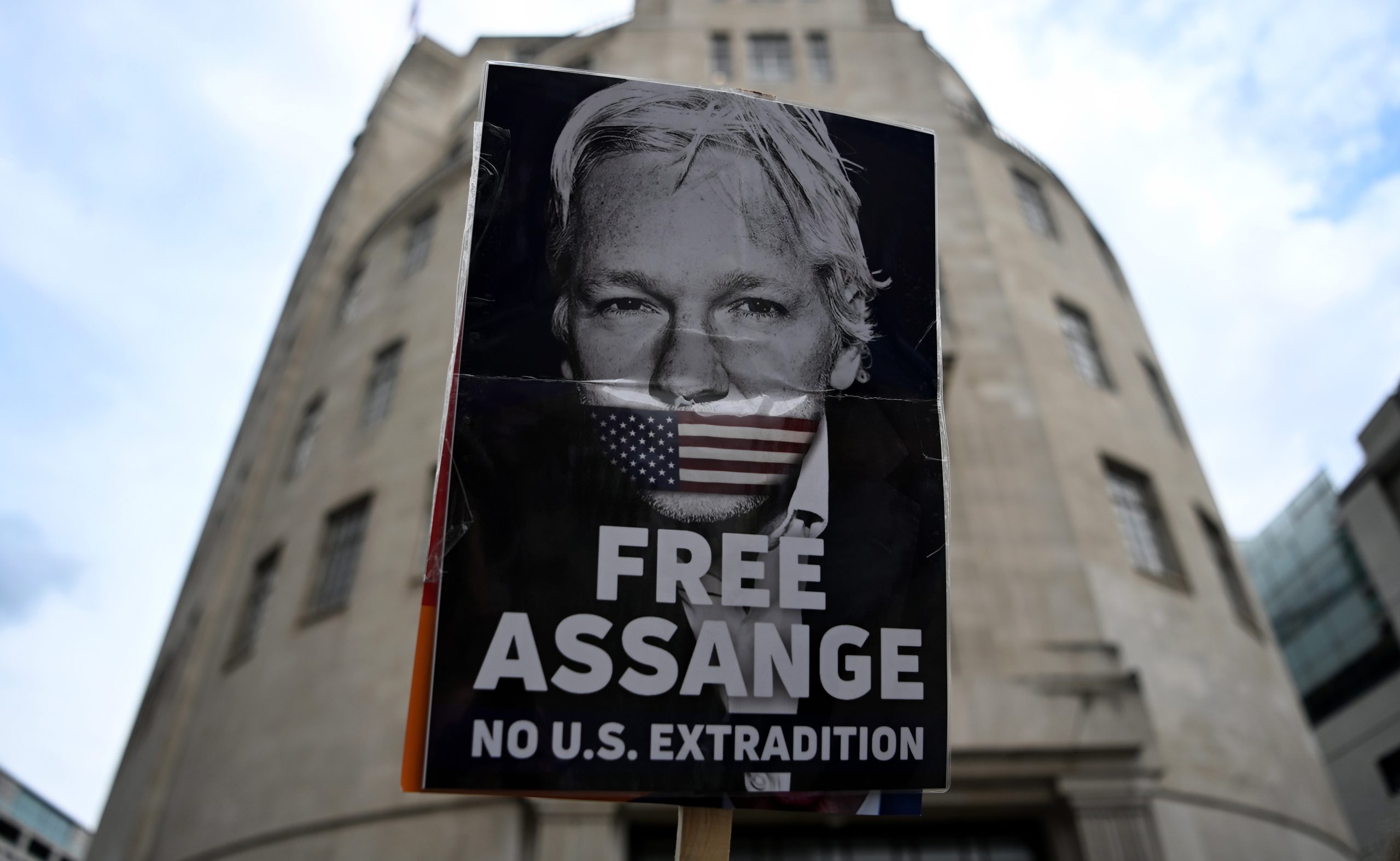 Advogados e jornalistas processam CIA por espionagem a Julian Assange