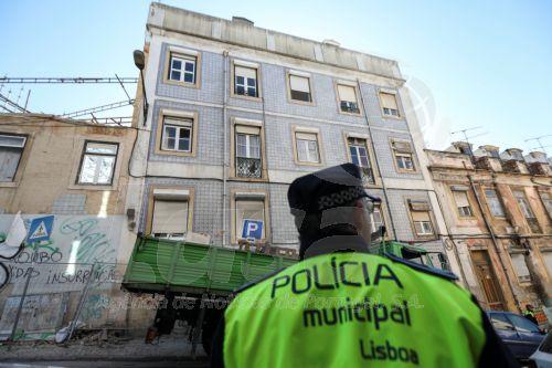 Cidadãos retirados de prédio que ocupavam em Lisboa manifestaram-se na Assembleia Municipal