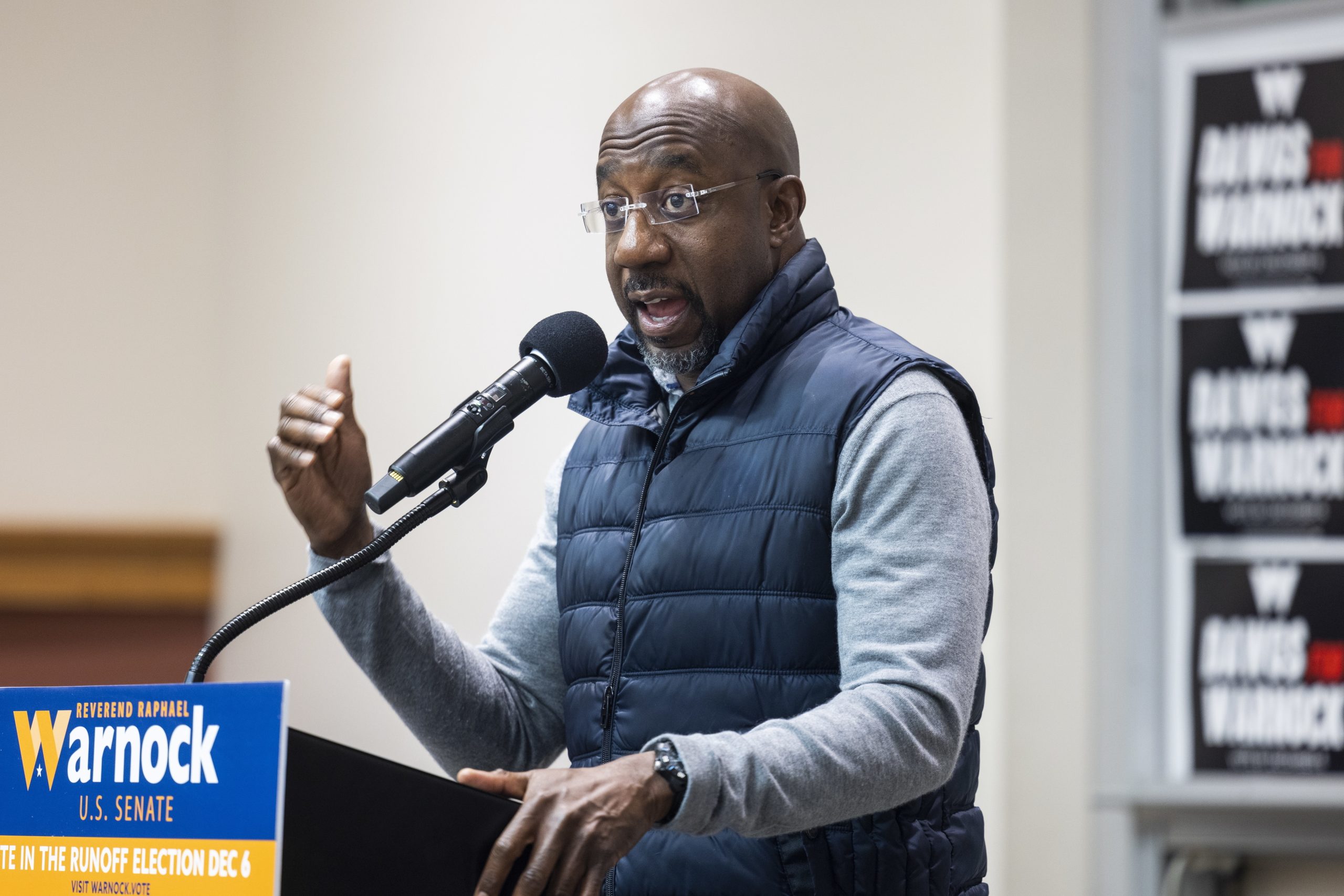 Georgia elege democrata para último assento do Senado norte-americano
