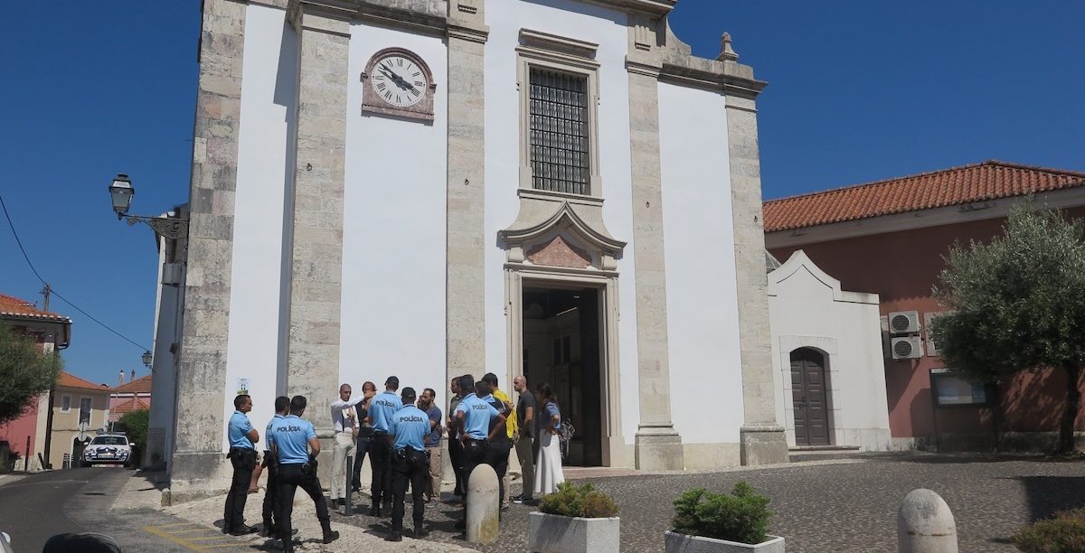 Missa de católicos LGBT foi perturbada por invasores