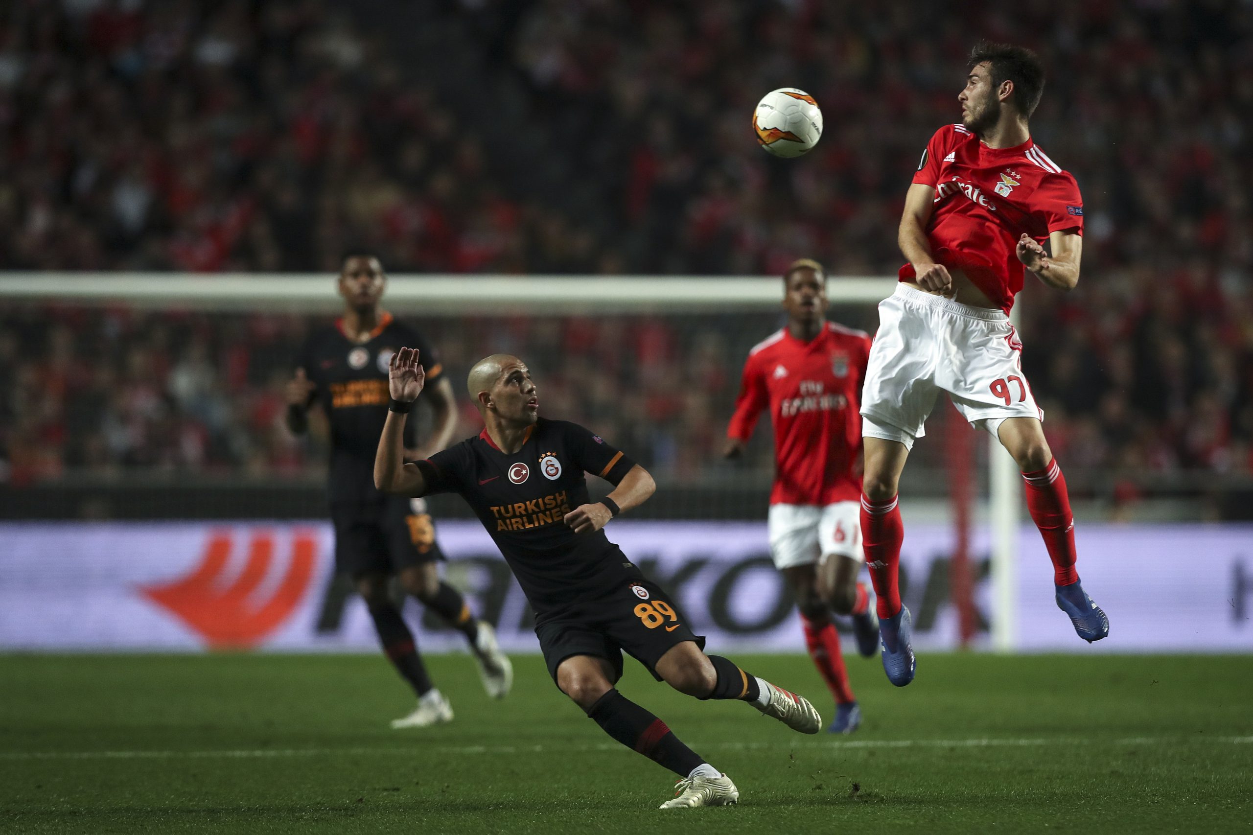 Liga Europa: Benfica empata com o Galatasaray e está nos oitavos de final