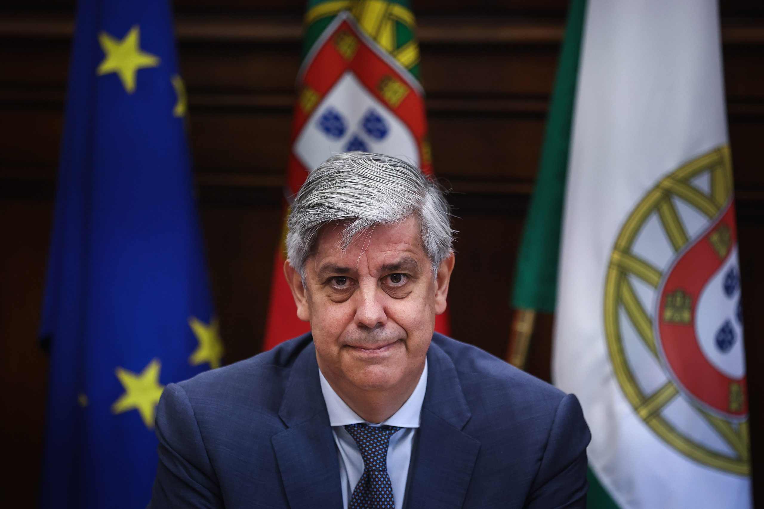 Centeno fala em “números enganadores” e diz que Portugal consegue reter licenciados