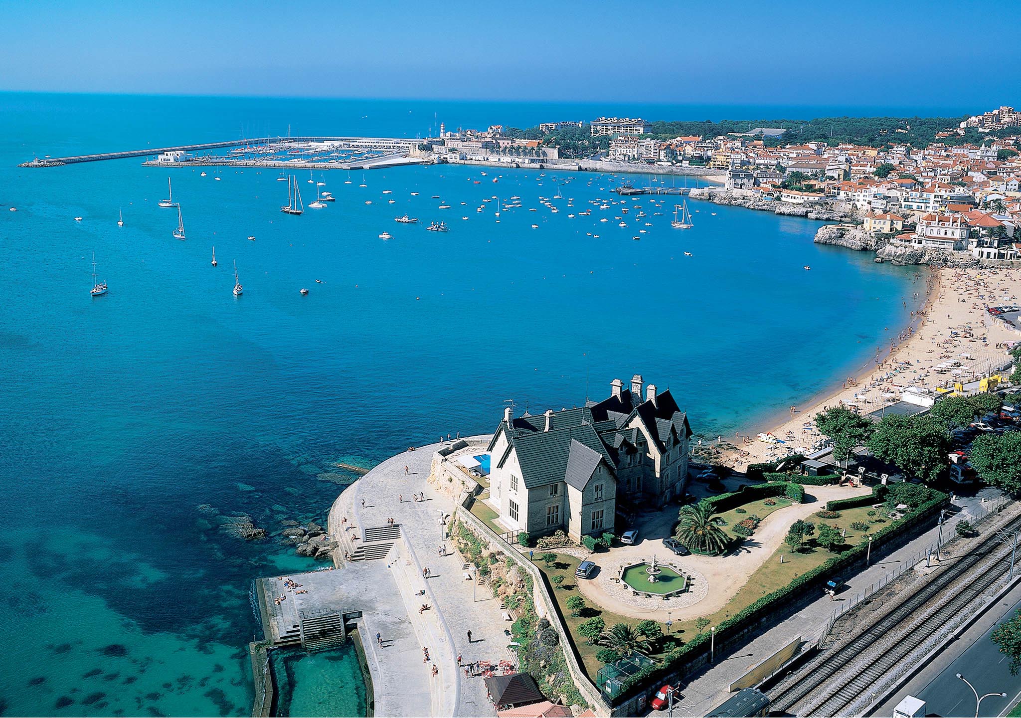 Andar de transportes públicos em Cascais fica mais barato a partir de hoje