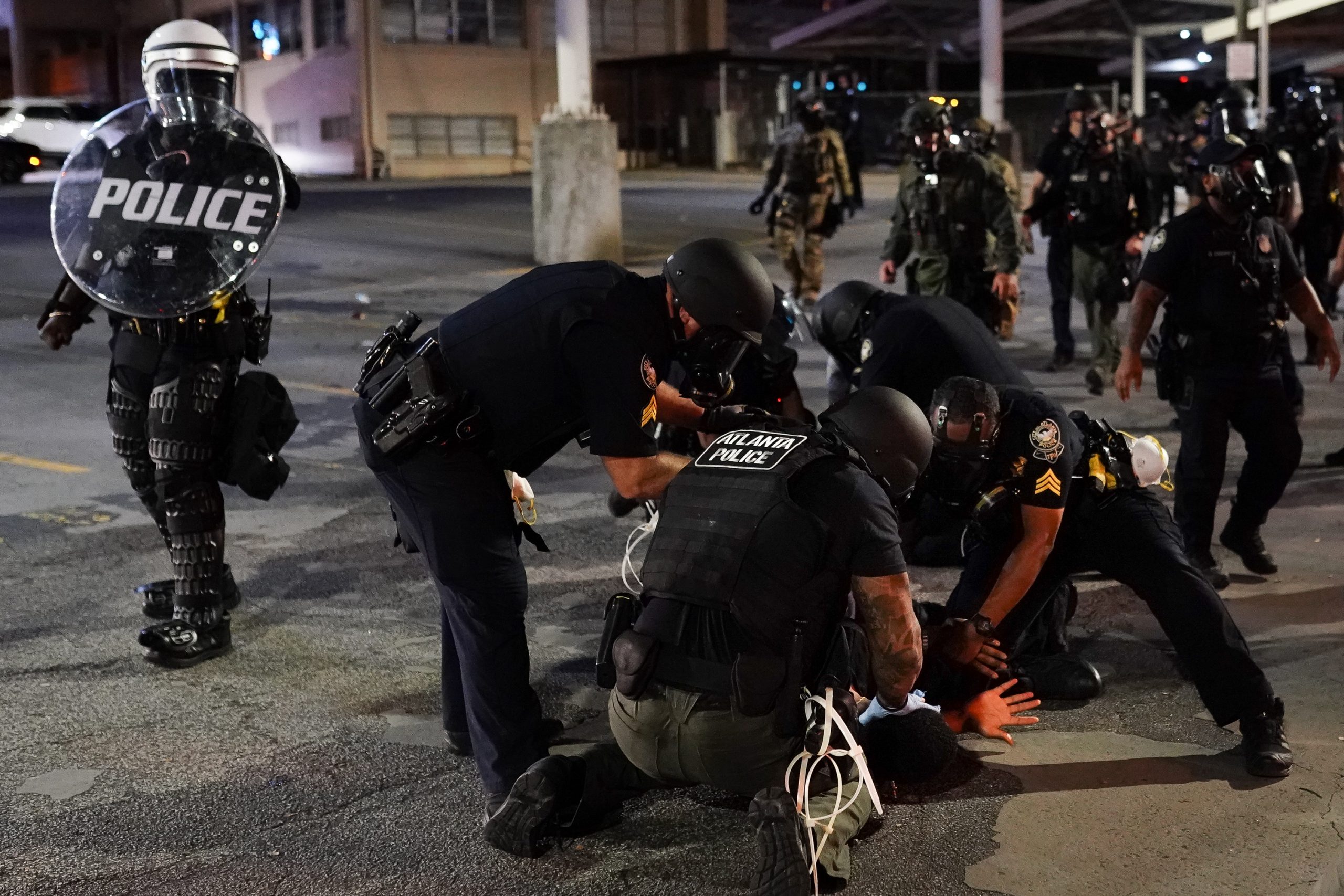 Polícias de Atlanta despedidos por abuso de força contra manifestantes