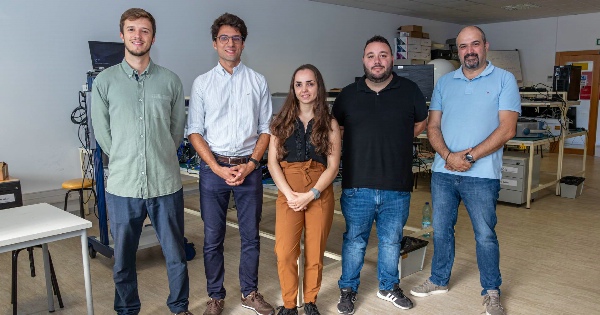 Grupo da Universidade de Aveiro propõe uniforme que gera energia e vence Prémio de Inovação nas Forças Armadas