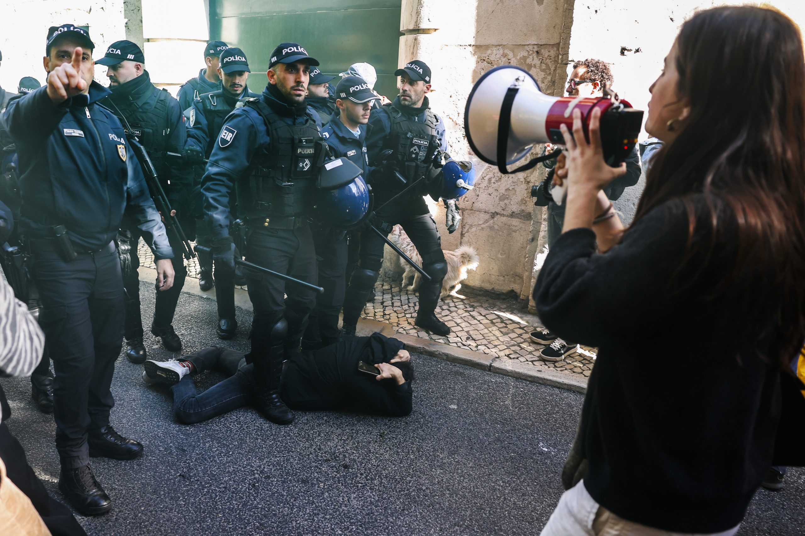 Conselho da Europa alerta que maus-tratos a detidos pela PSP e GNR continuam a ocorrer