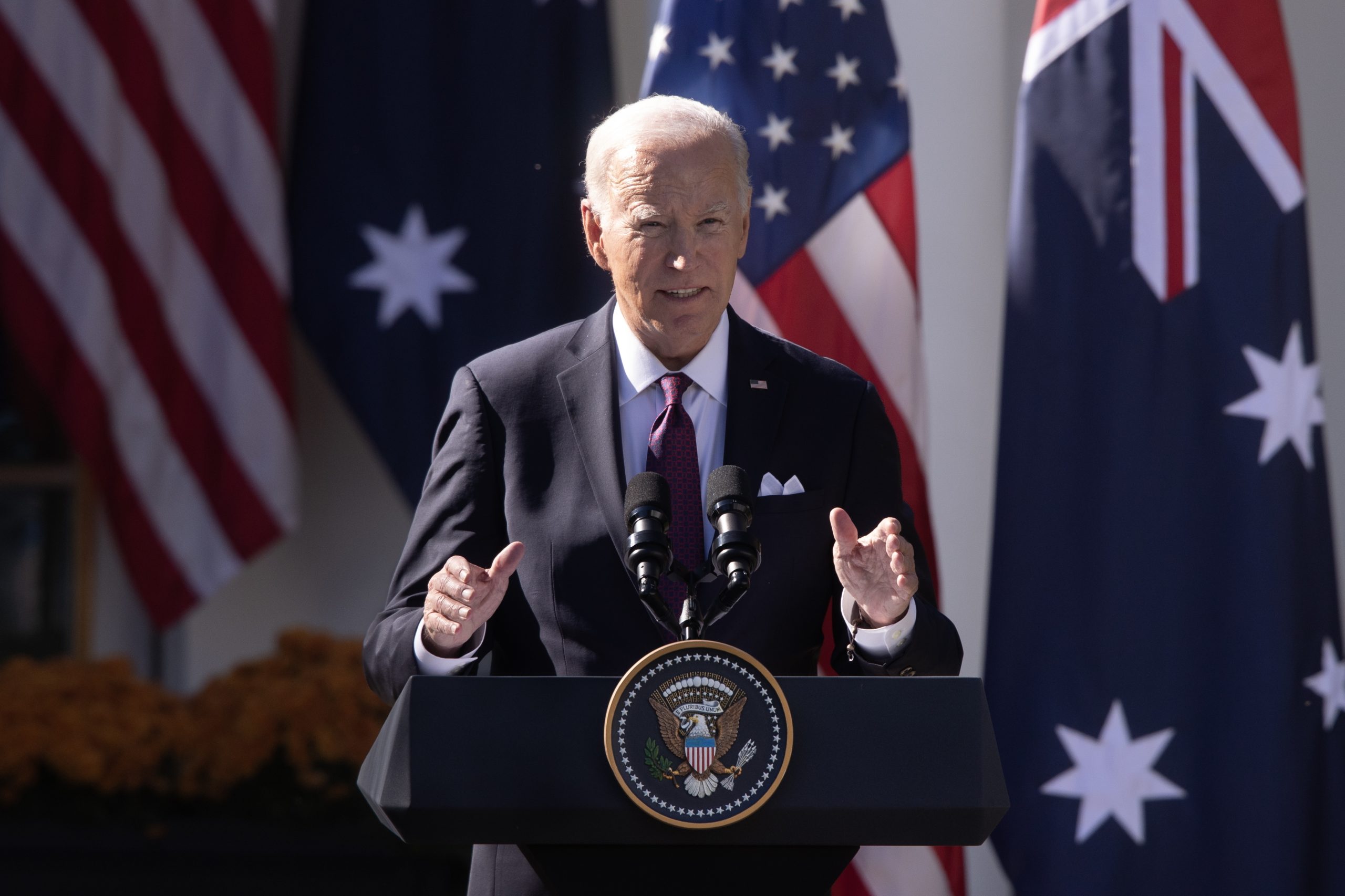 Washington e Pequim dizem estar a trabalhar para um encontro entre Biden e Xi em novembro