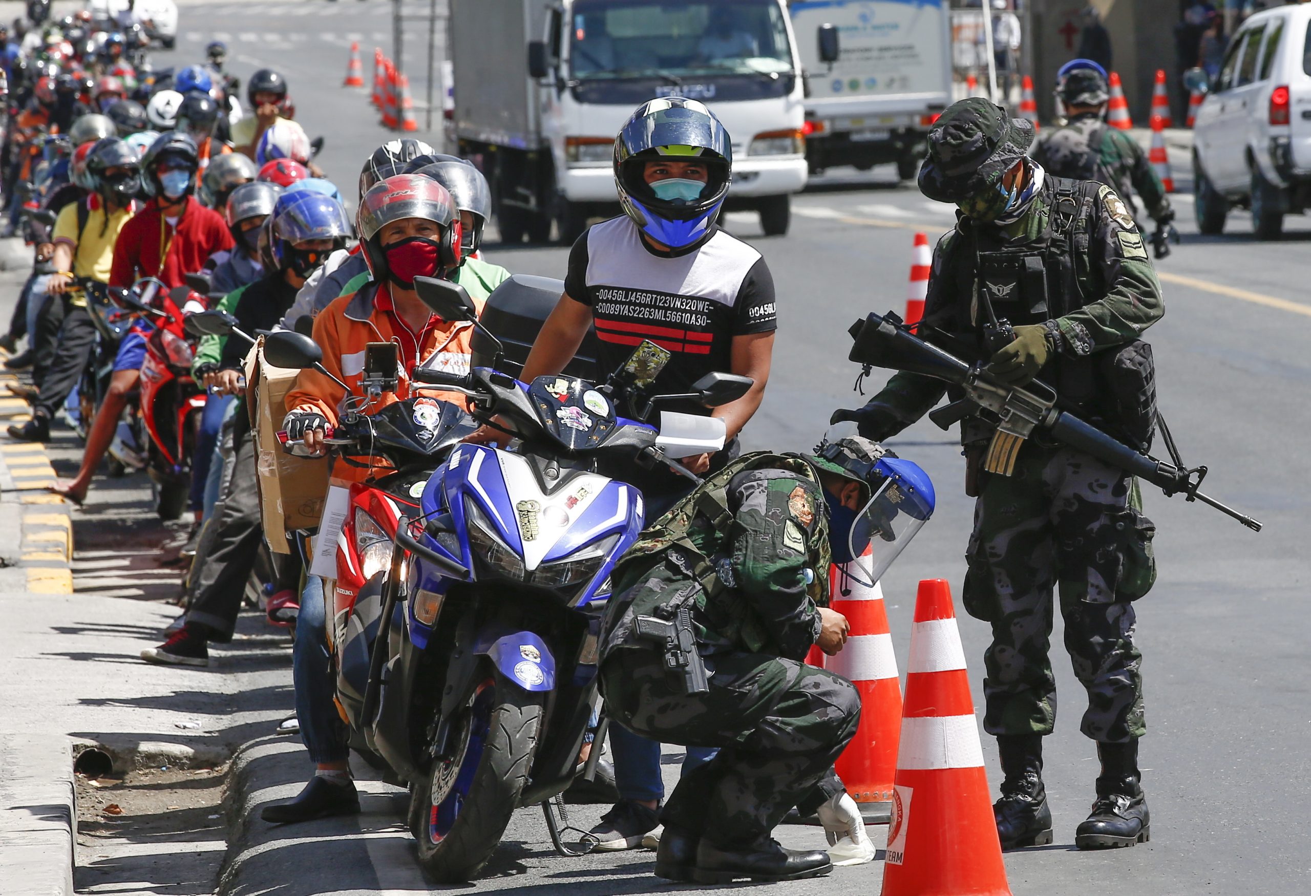 Covid-19: “Em vez de causares problemas, enviar-te-ei para o túmulo”. Presidente filipino autoriza abate de pessoas que provoquem distúrbios
