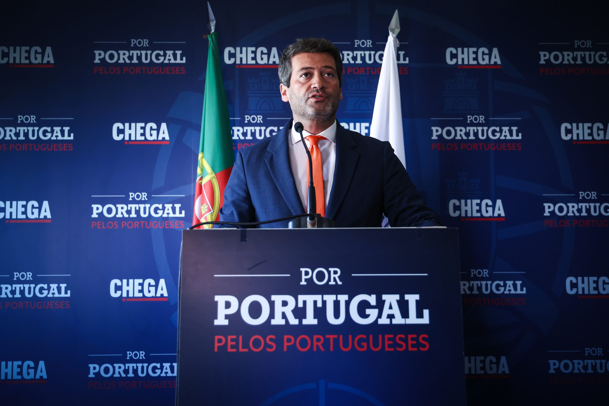Ventura assume-se como líder da oposição ao “bloco central de interesses”