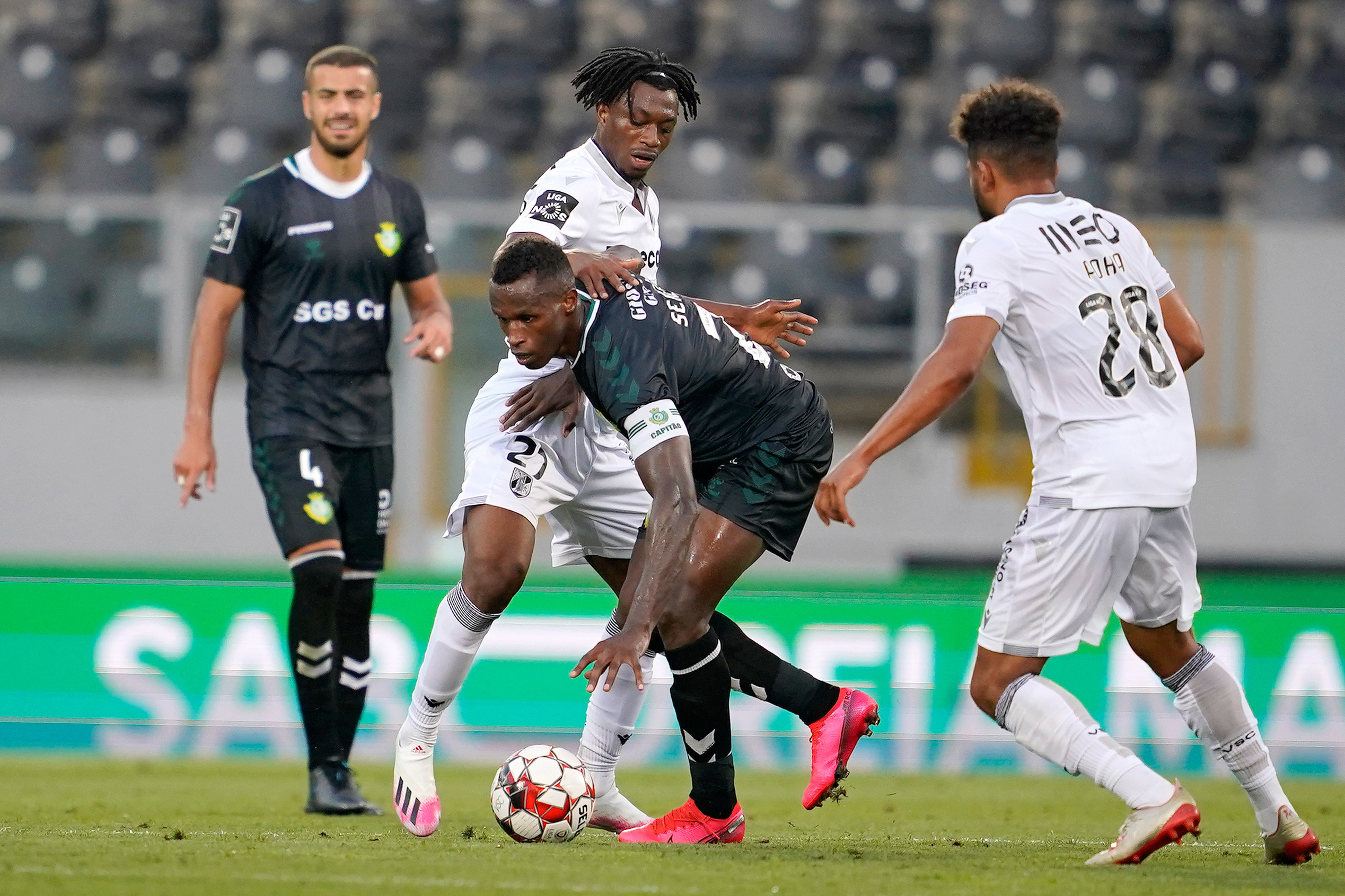 Vitória de Guimarães regressa aos triunfos na receção ao Vitória de Setúbal