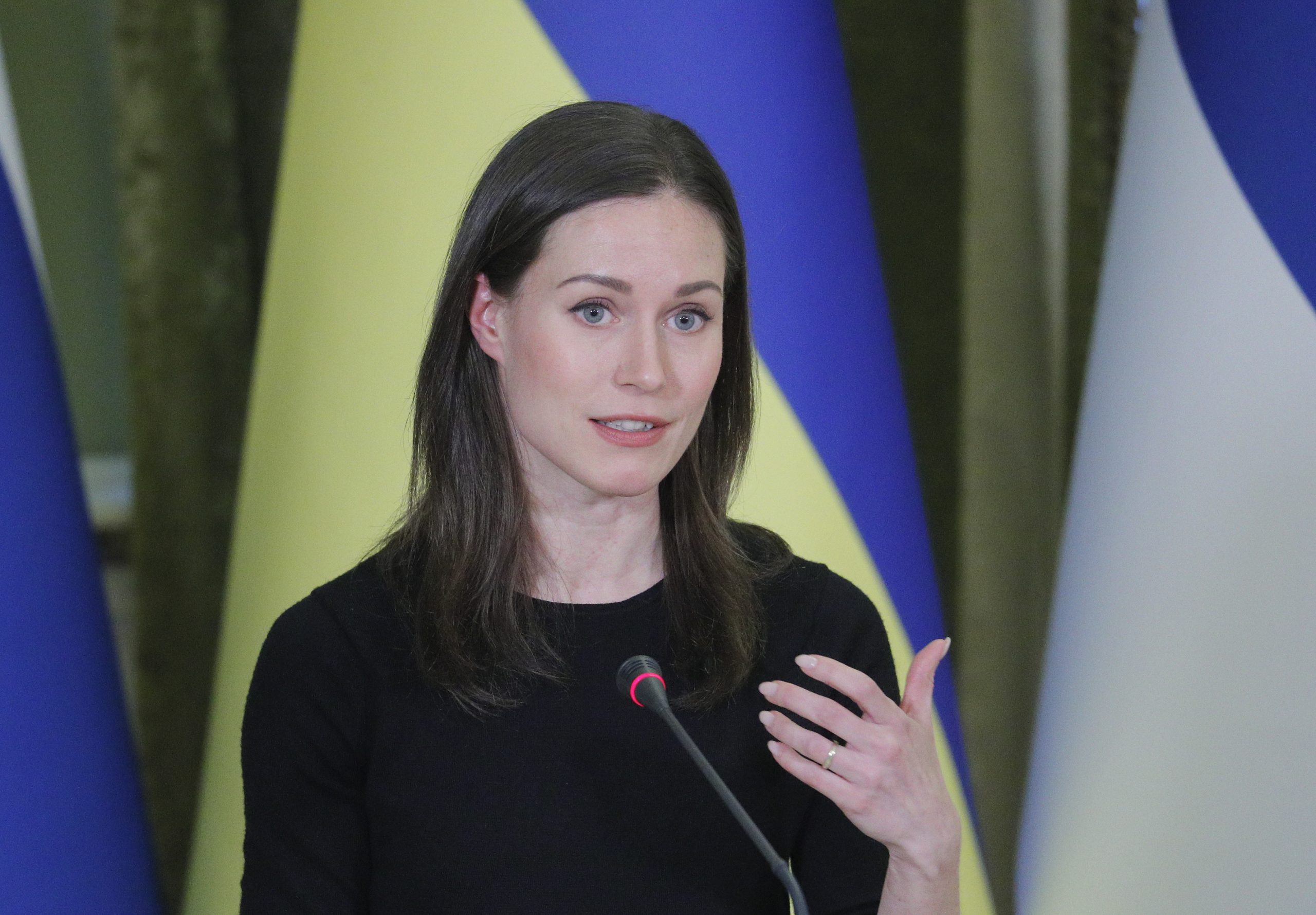 Primeira-ministra da Finlândia admite discutir fornecimento de caças F-18 a Kiev