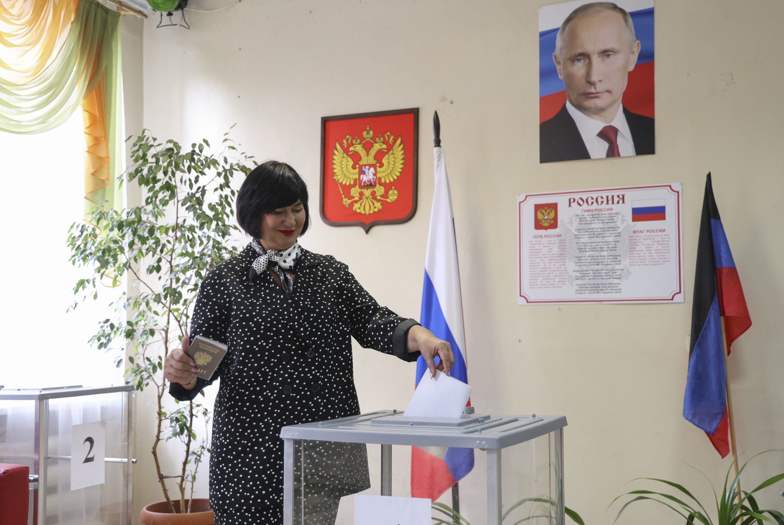 Rússia alarga eleições locais a regiões anexadas à Ucrânia apesar de protestos