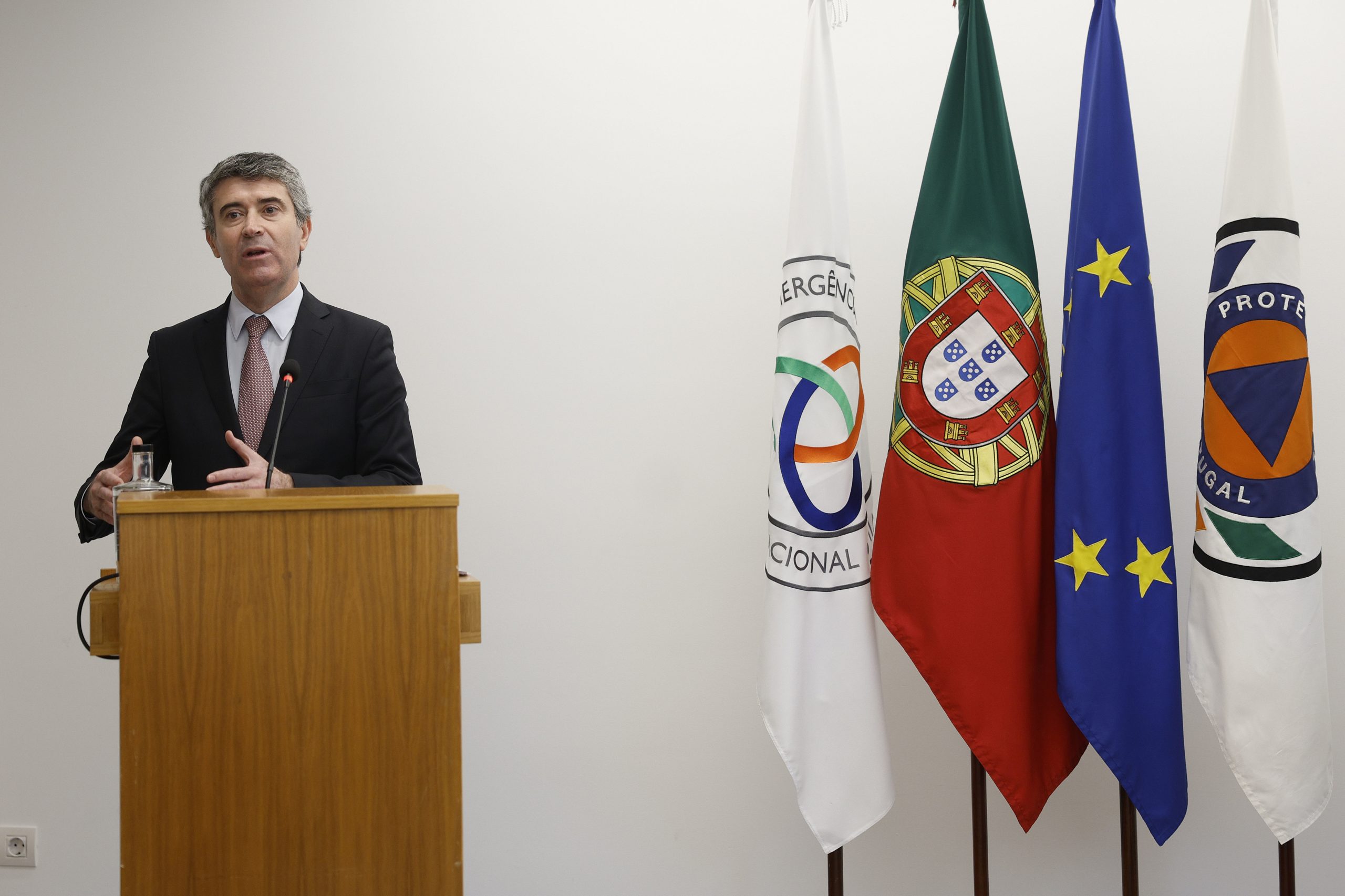 Portugal concorre a fundos europeus para meios aéreos de combate a incêndios