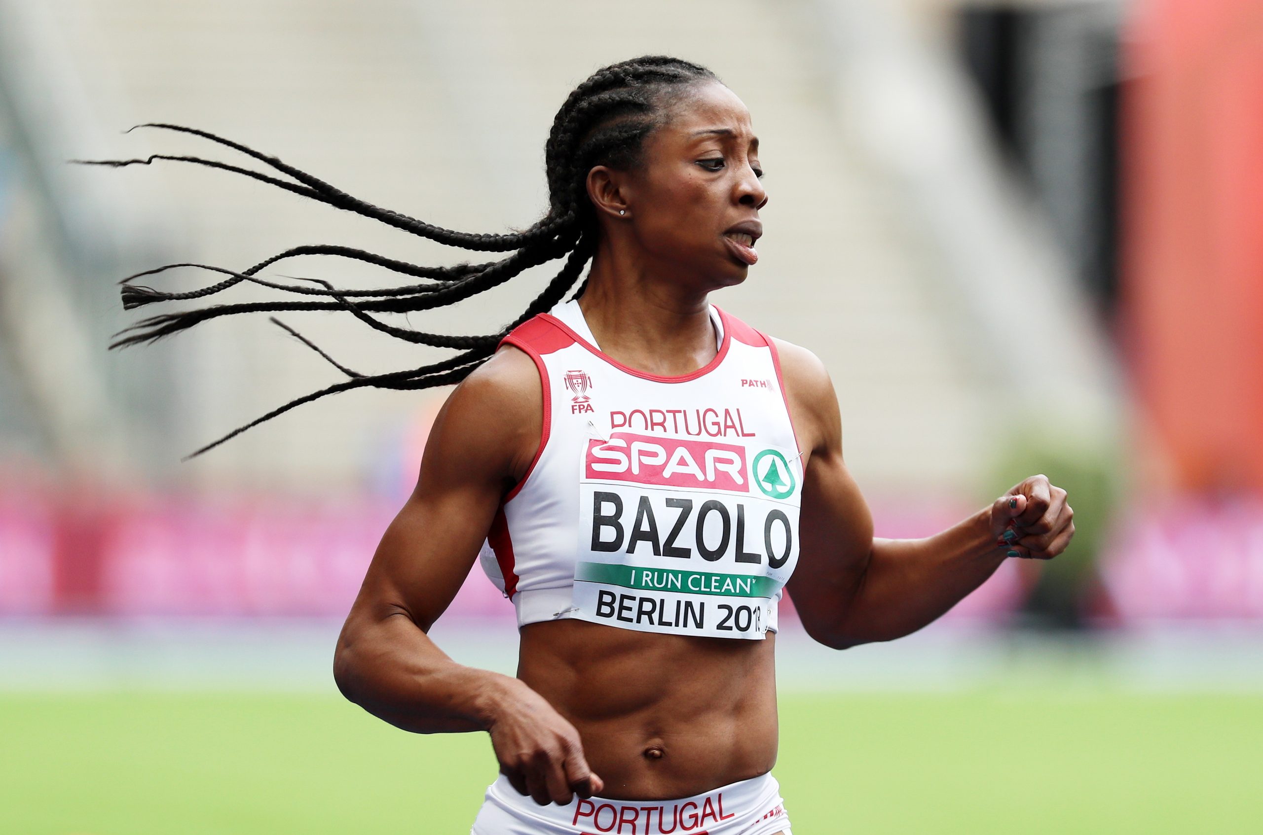 Europeus/Atletismo: Lorene Bazolo na meia-final dos 200 metros