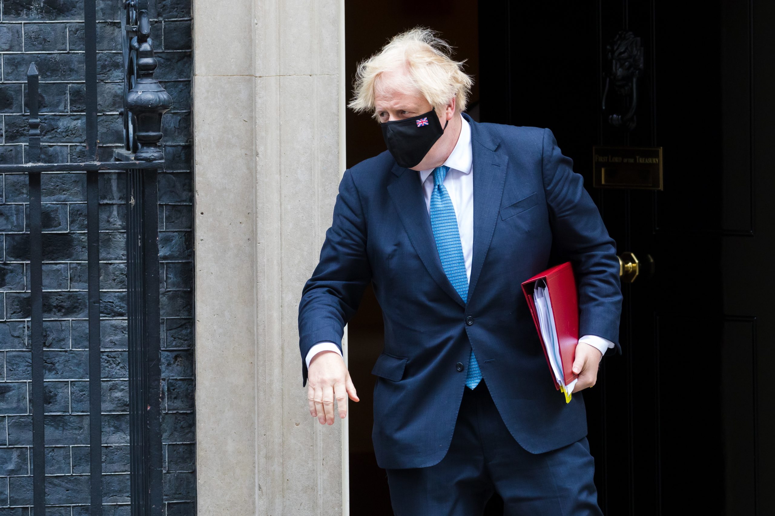 Boris Johnson escapa a isolamento profilático apesar de ter estado em contacto com um caso positivo de covid-19