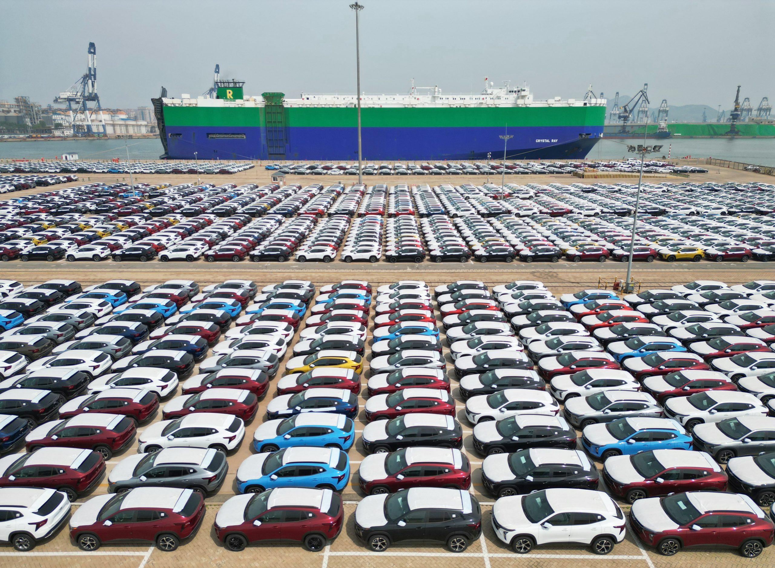 Exportações e importações caem 8,2% e 13% em setembro, pelo 6.º mês seguido